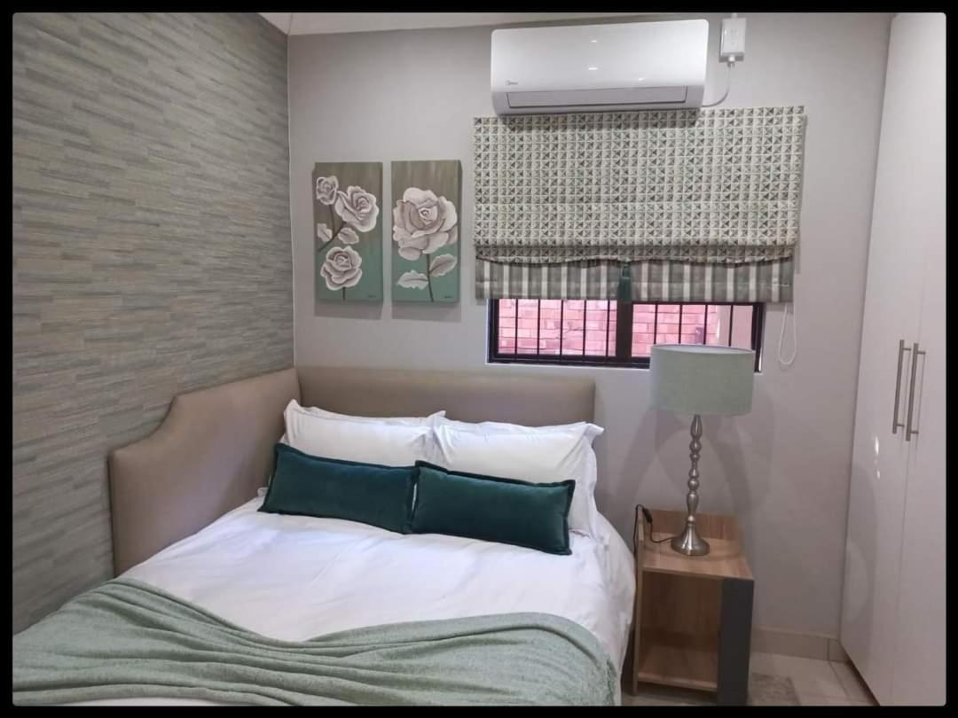 Deluxe Room (2 Adults + 1 Child) photo 2