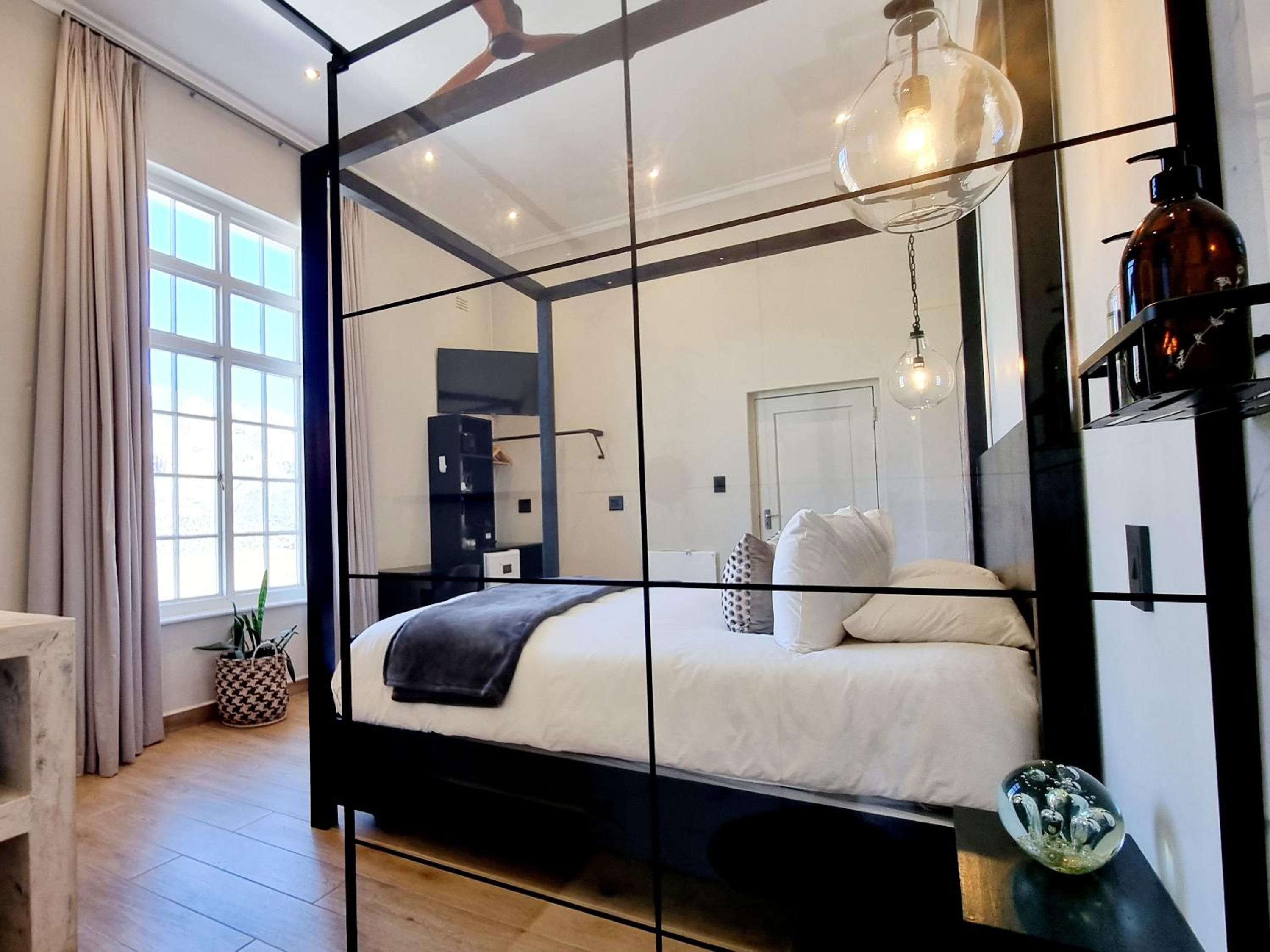 Deluxe King Room photo 1
