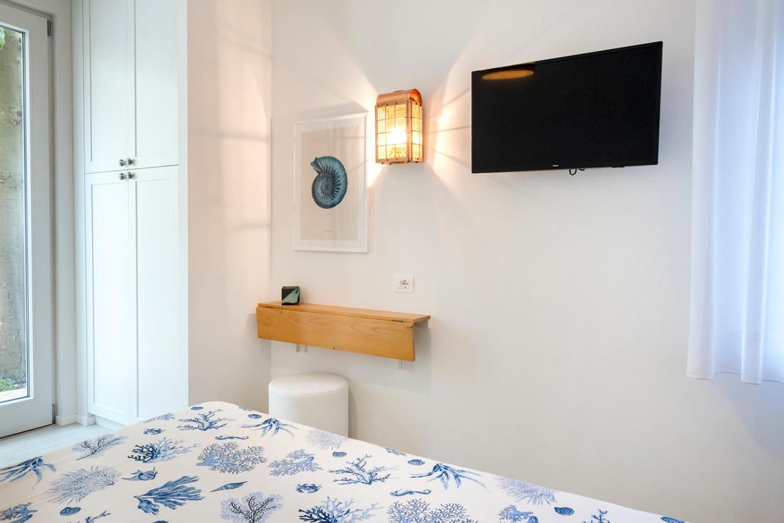 Standard King Room photo 2