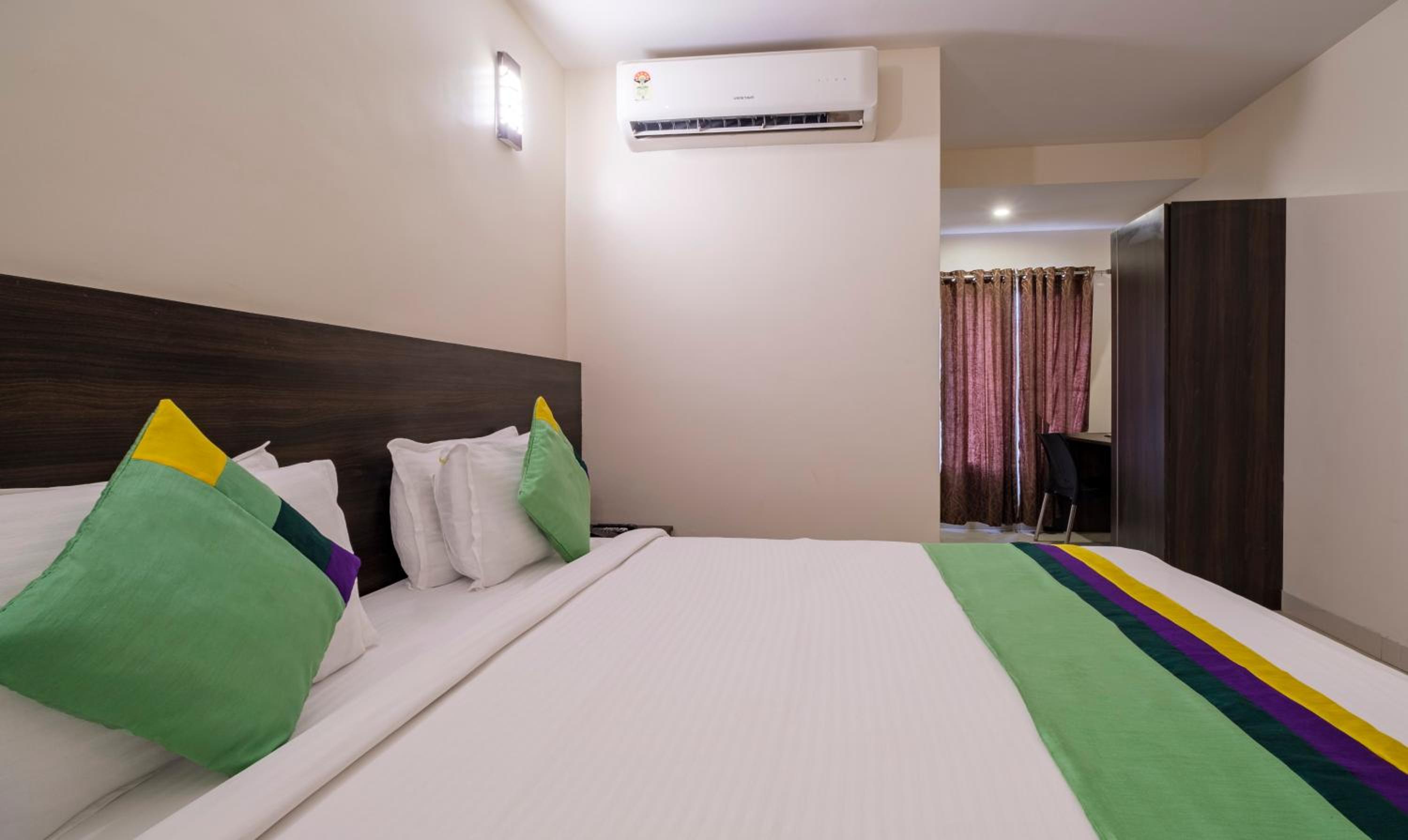 Standard Double or Twin Room photo 3