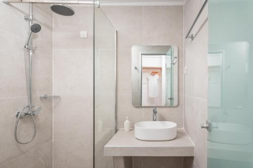 Deluxe Double or Twin Room with Balcony photo 2