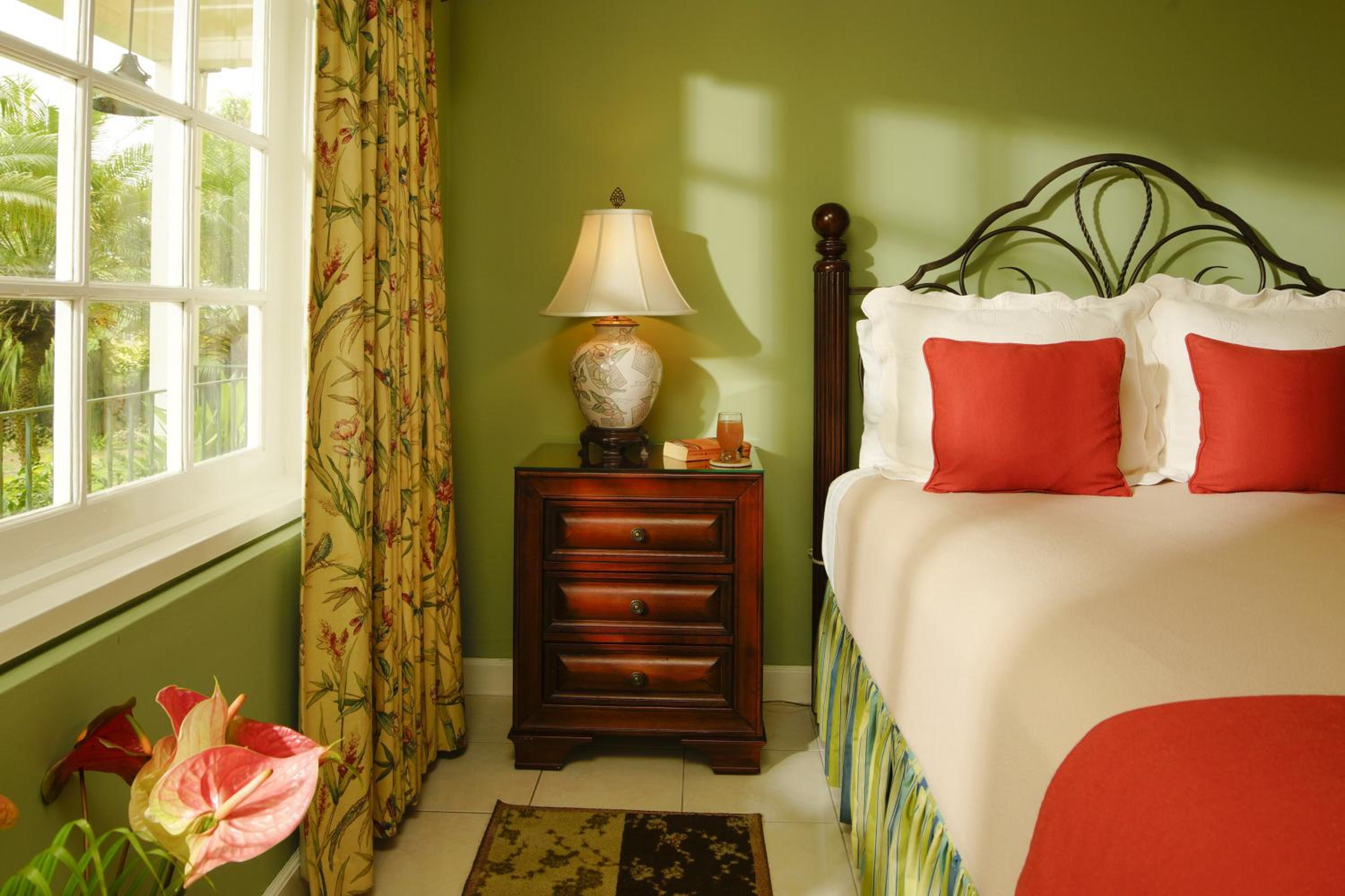 Queen Standard Room photo 3