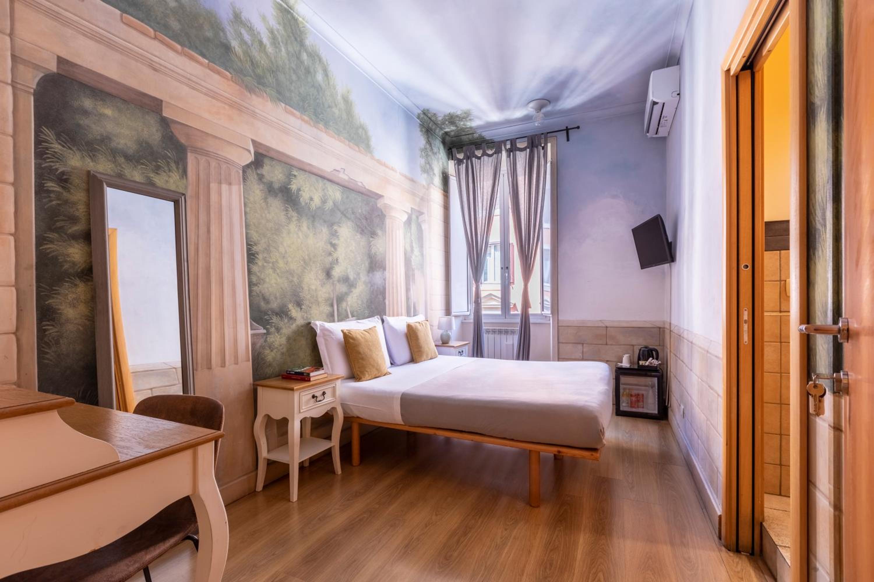Small Double or Twin Room photo 3