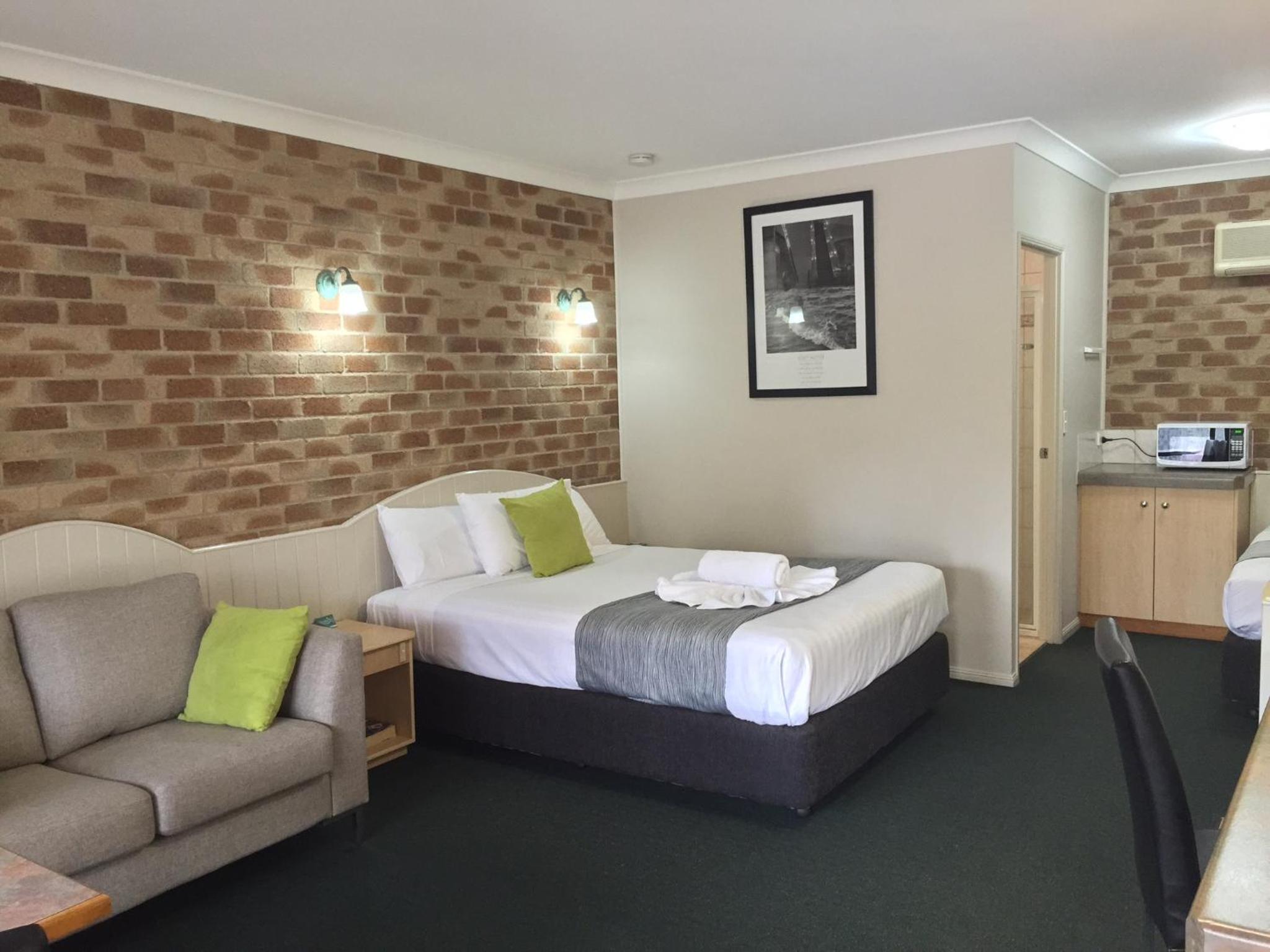 Queen Motel Room