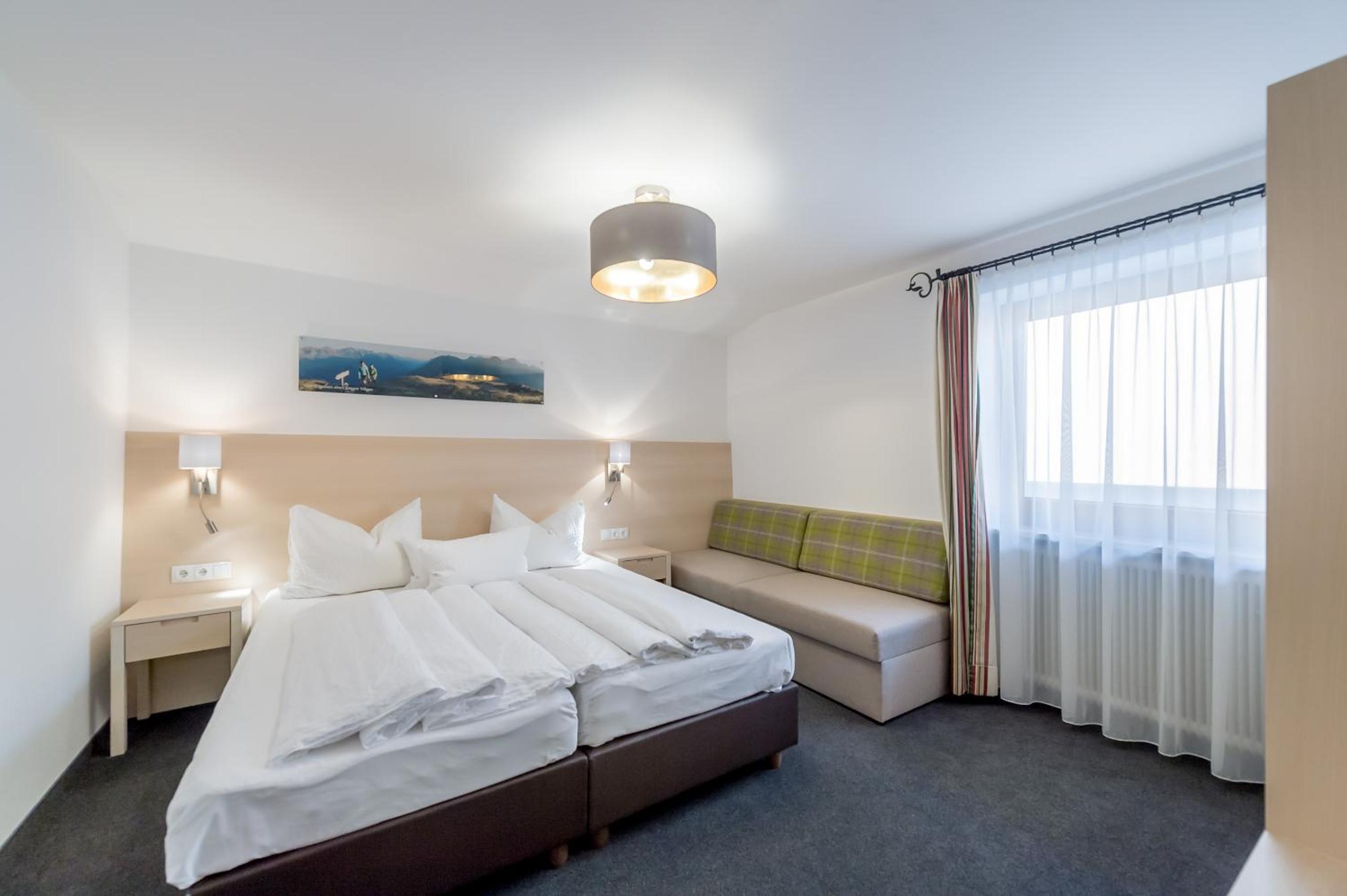 Large One-Bedroom Apartment with Balcony