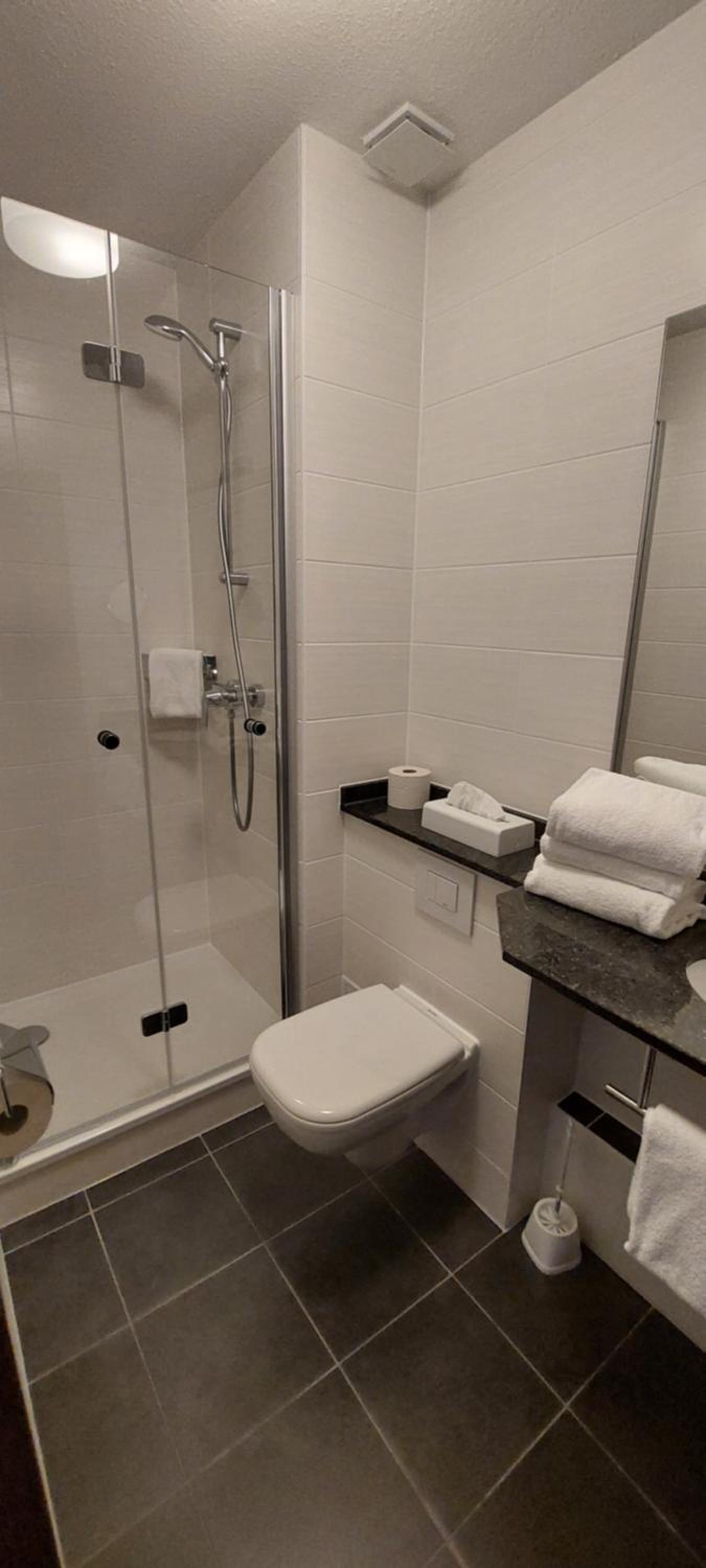 Standard Double Room - Photo 4