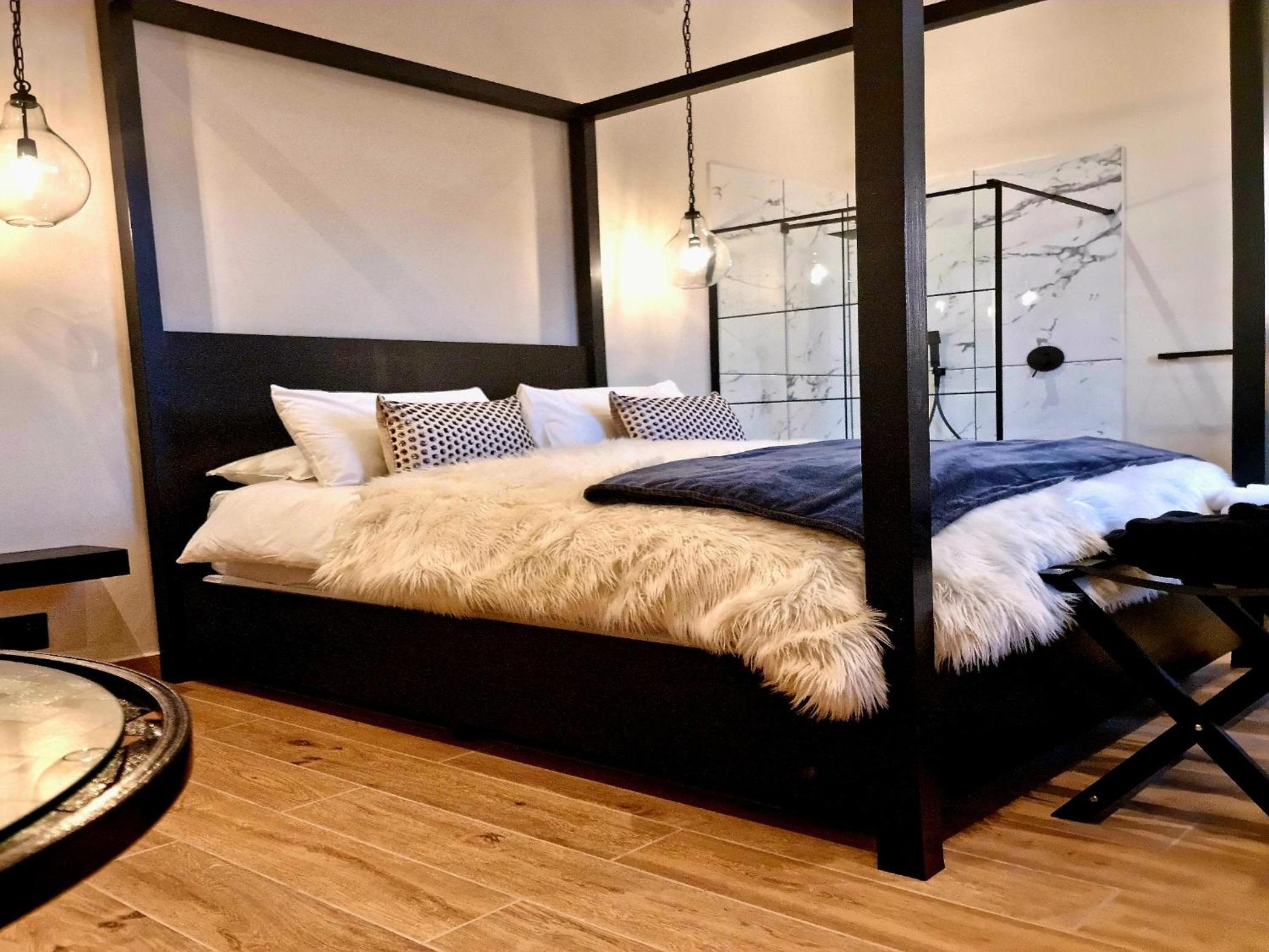 Deluxe King Room photo 3