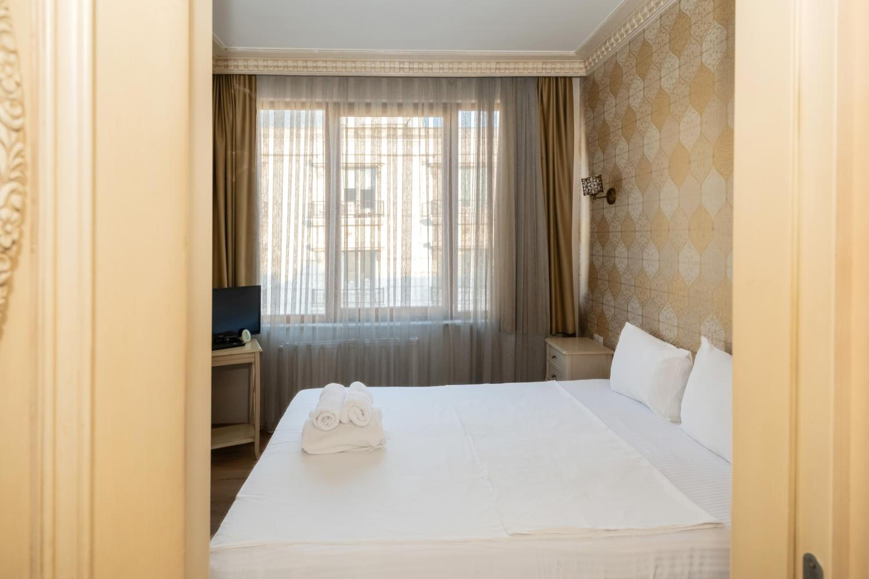 Standard Double Room photo 3