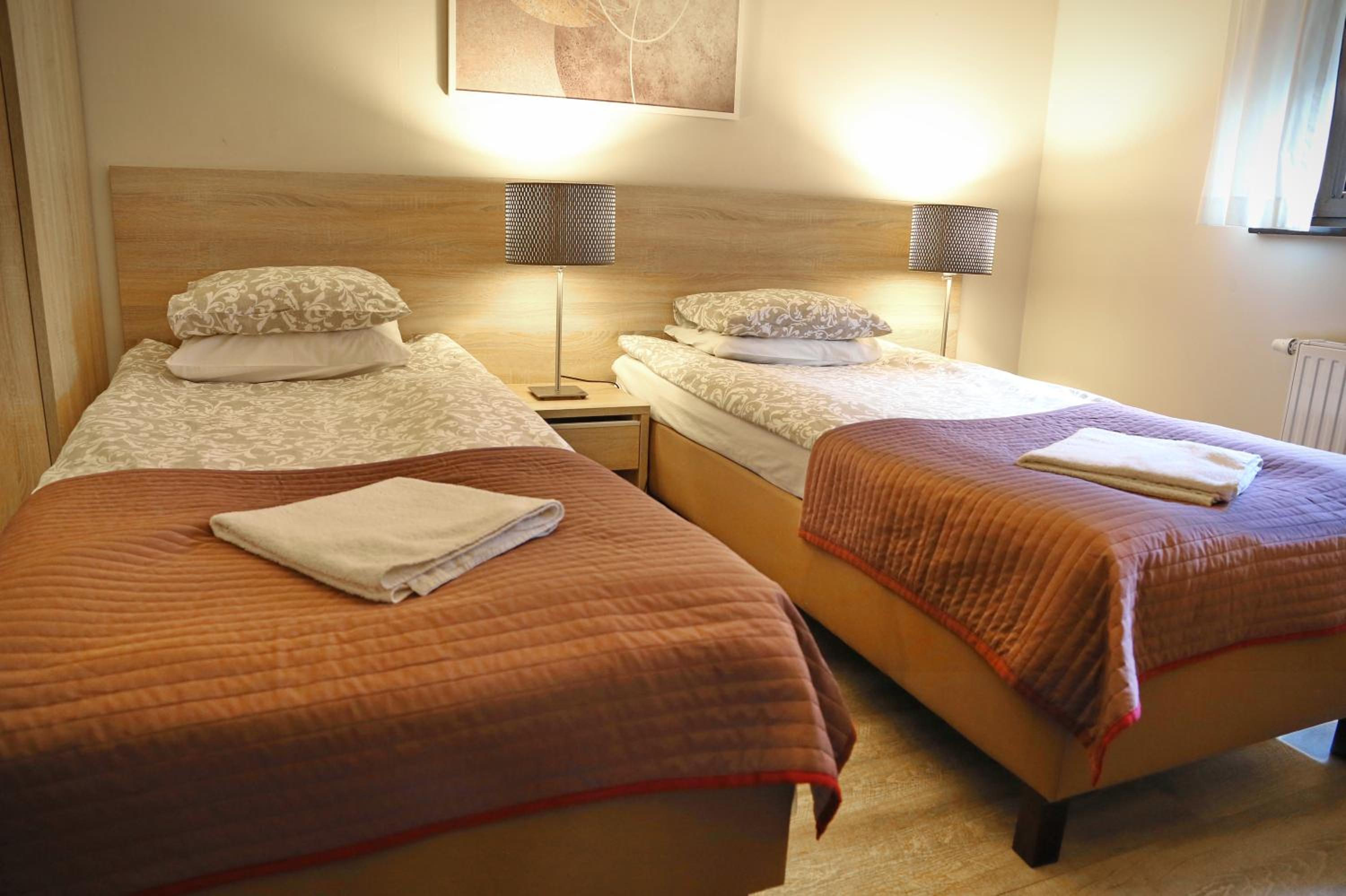 Twin Room with Private Bathroom - Photo 1