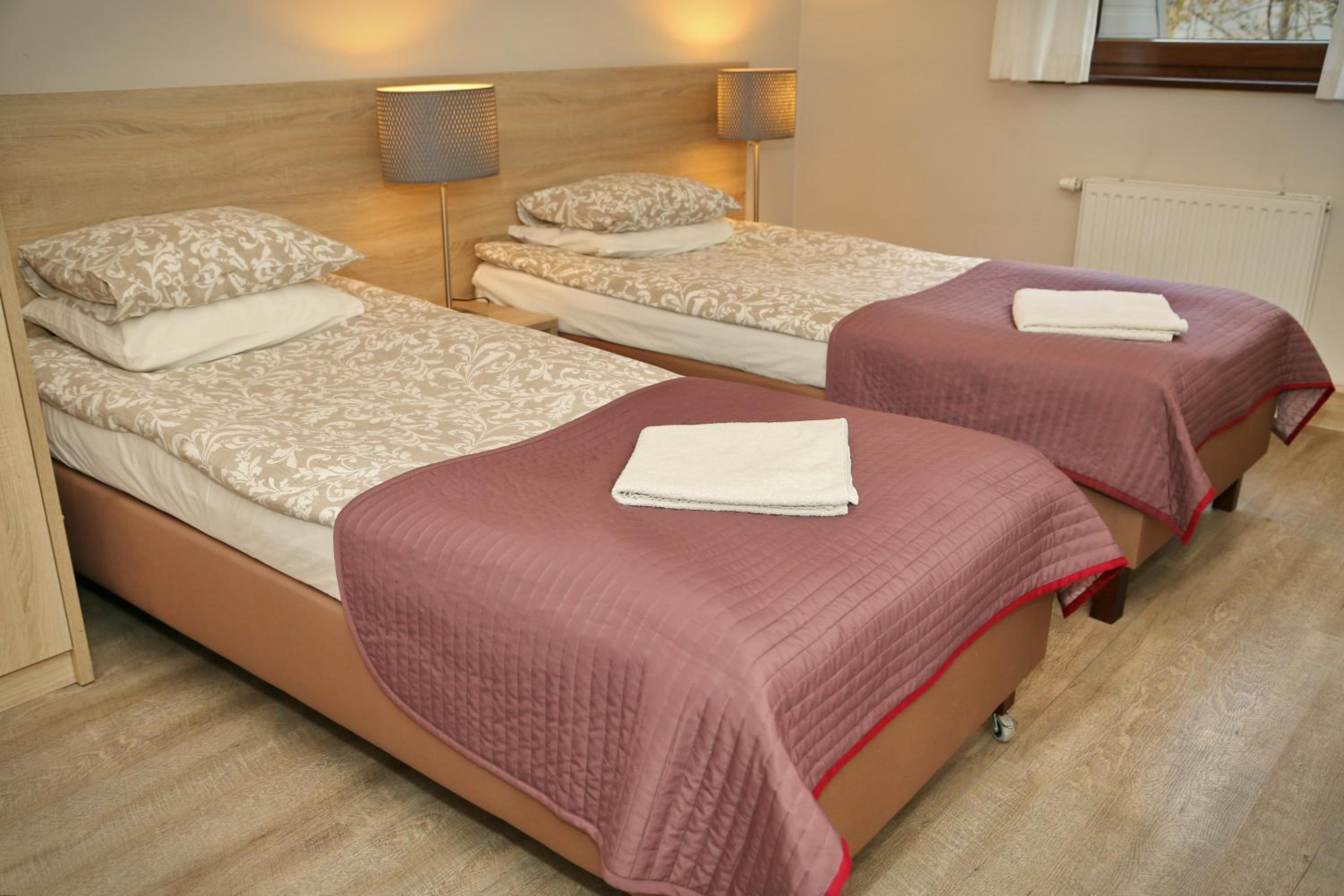 Twin Room with Private Bathroom - Photo 6
