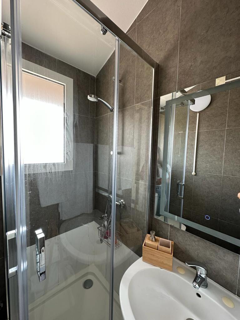 Double or Twin Room - Photo 4