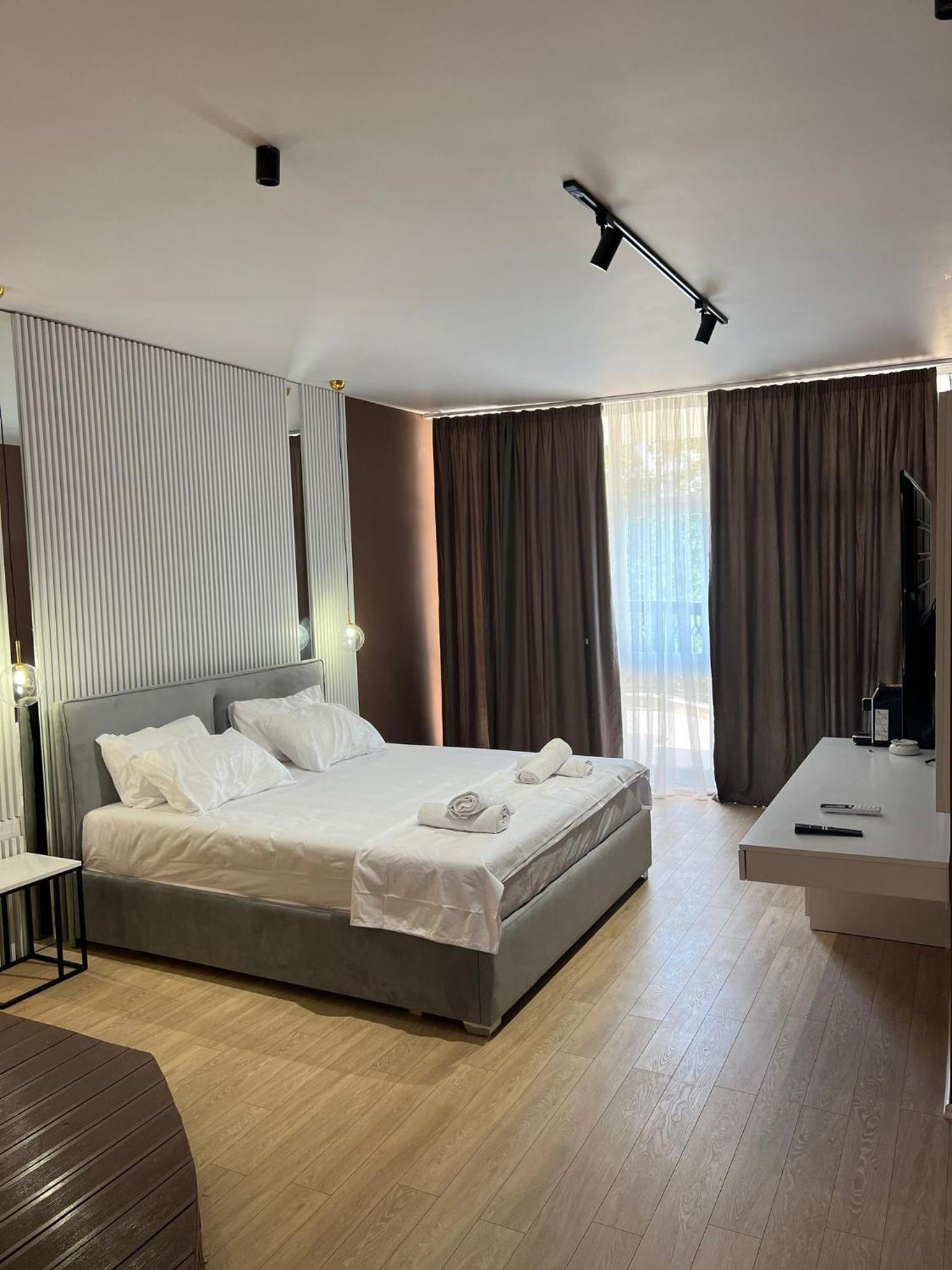 Superior King Suite photo 2