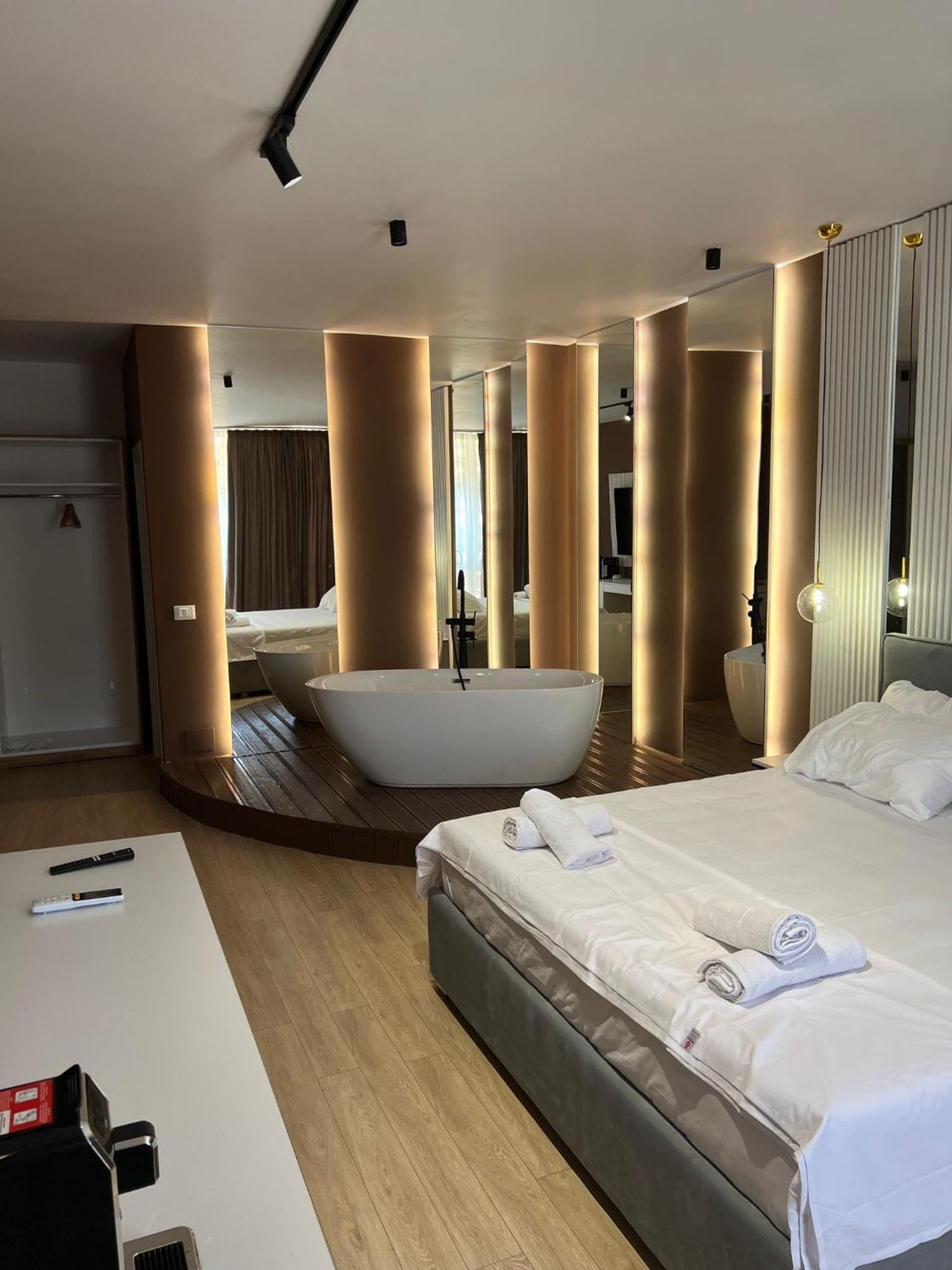 Superior King Suite photo 1