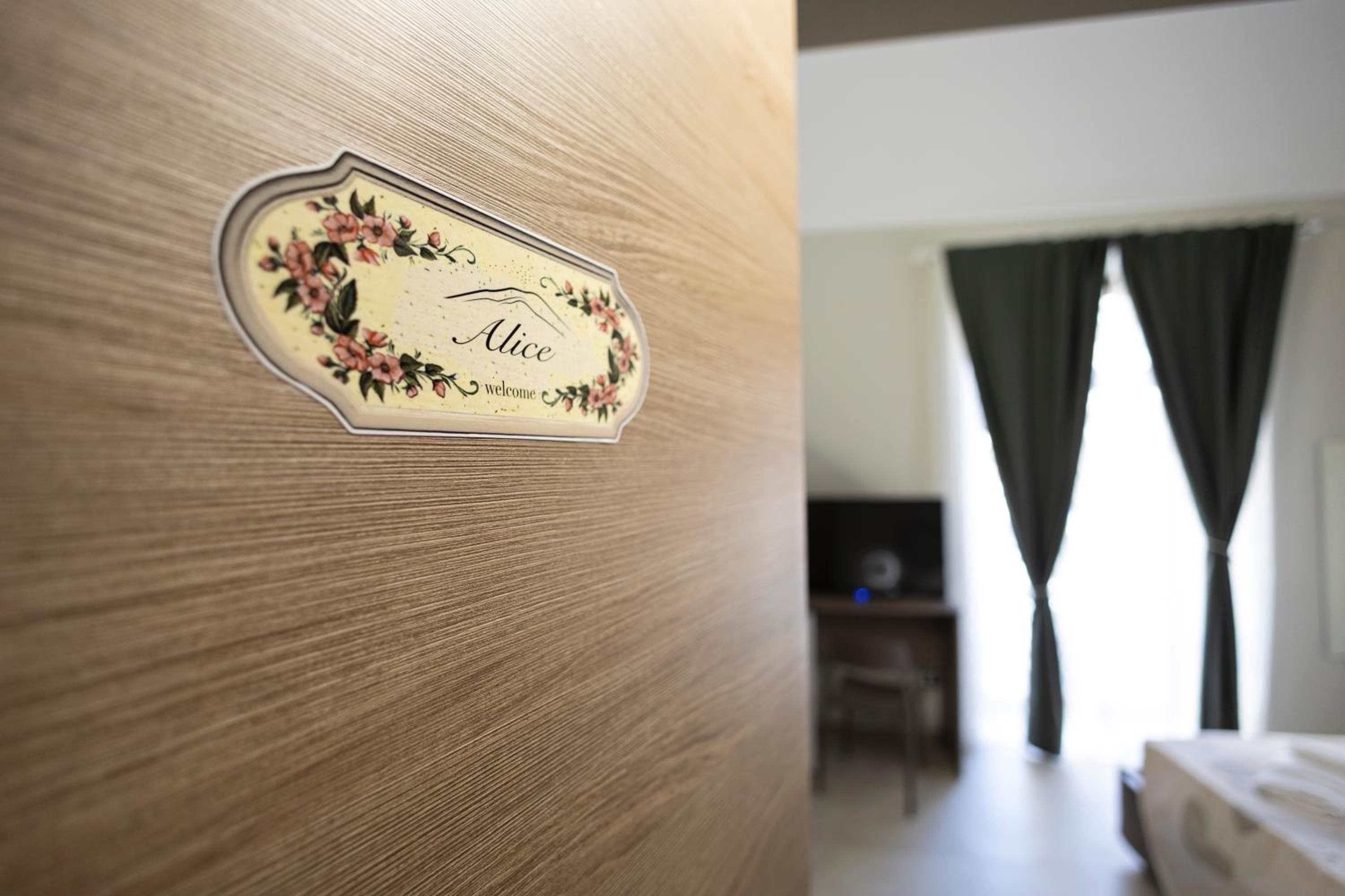 Deluxe Room (2 Adults + 1 Child)