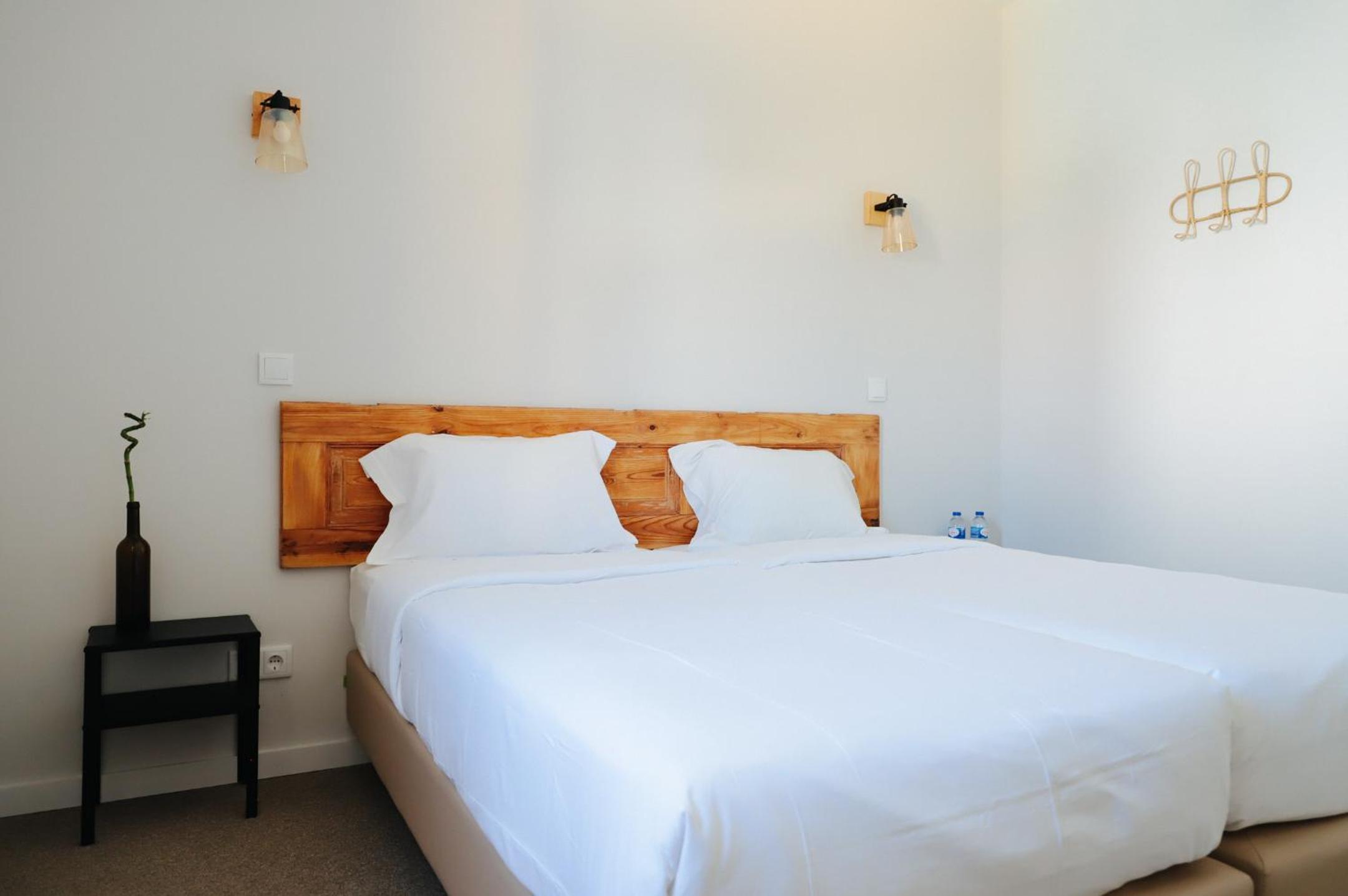 Double Room with Pool View - Photo 6