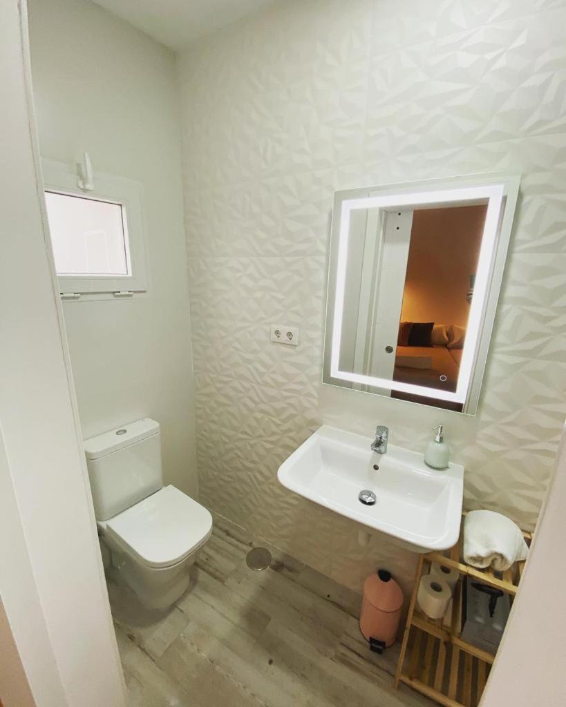 Quadruple Room with Private Bathroom photo 3