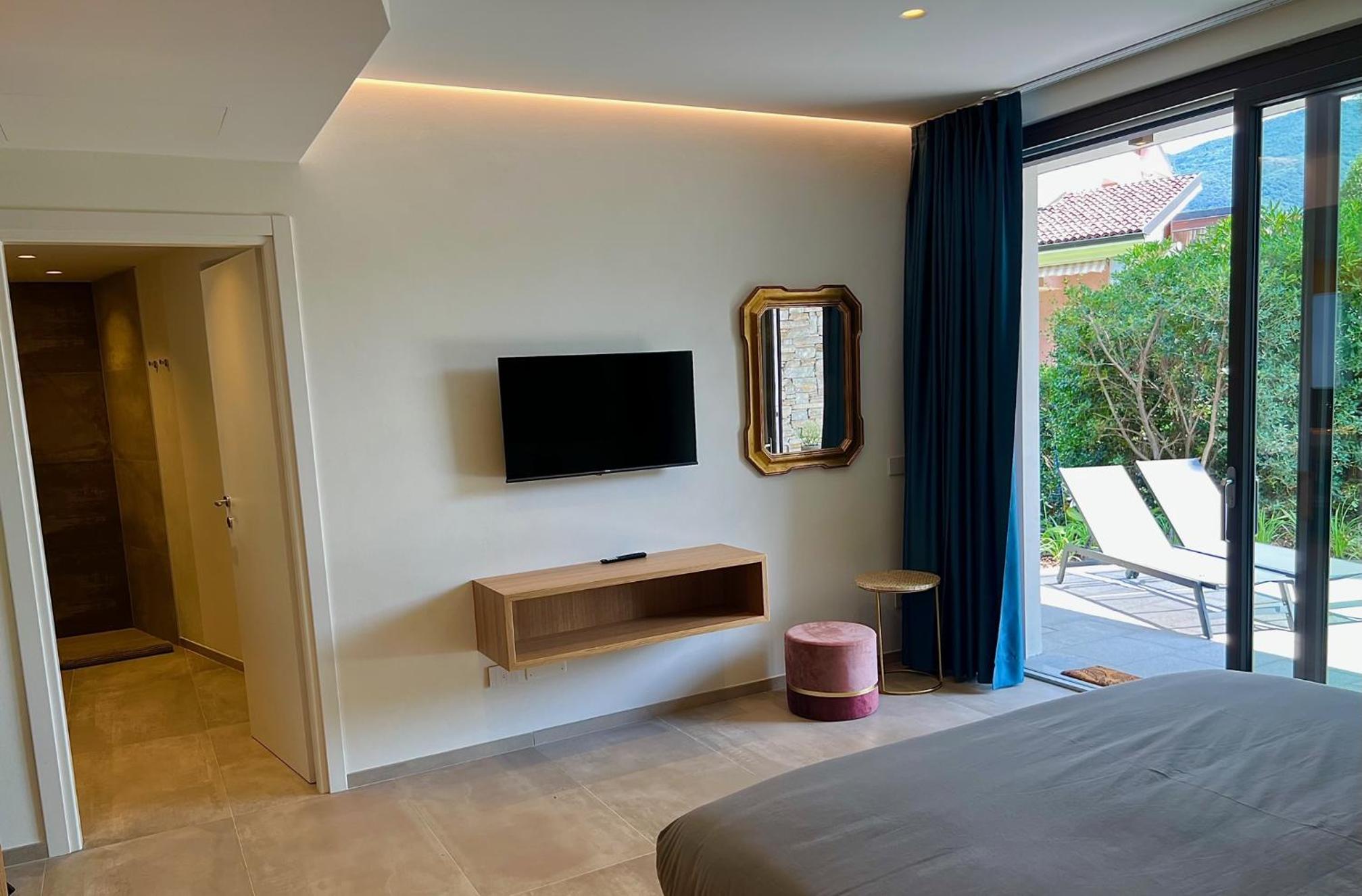 Deluxe King Room photo 1