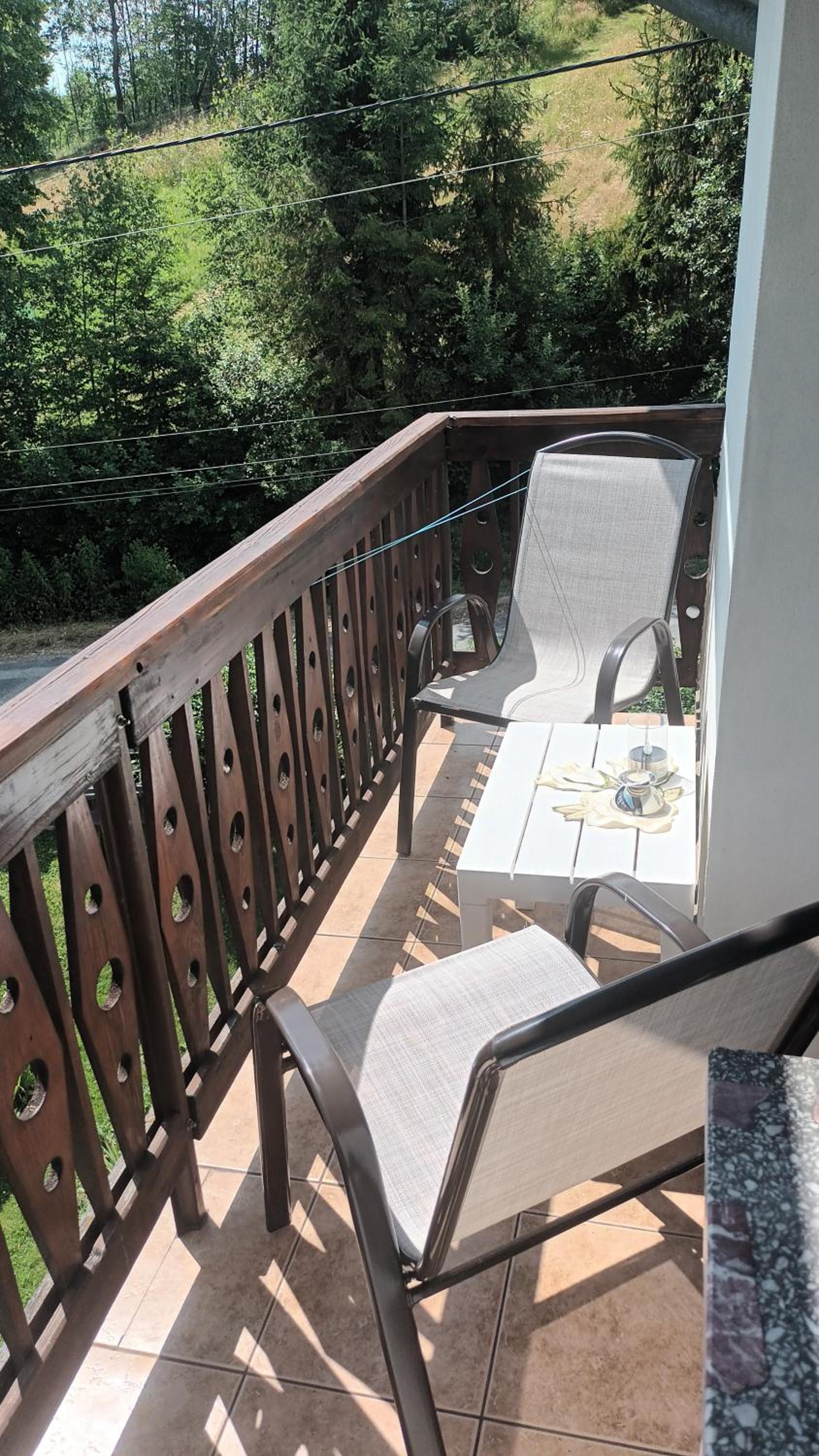 Family Room with Mountain View - Photo 2
