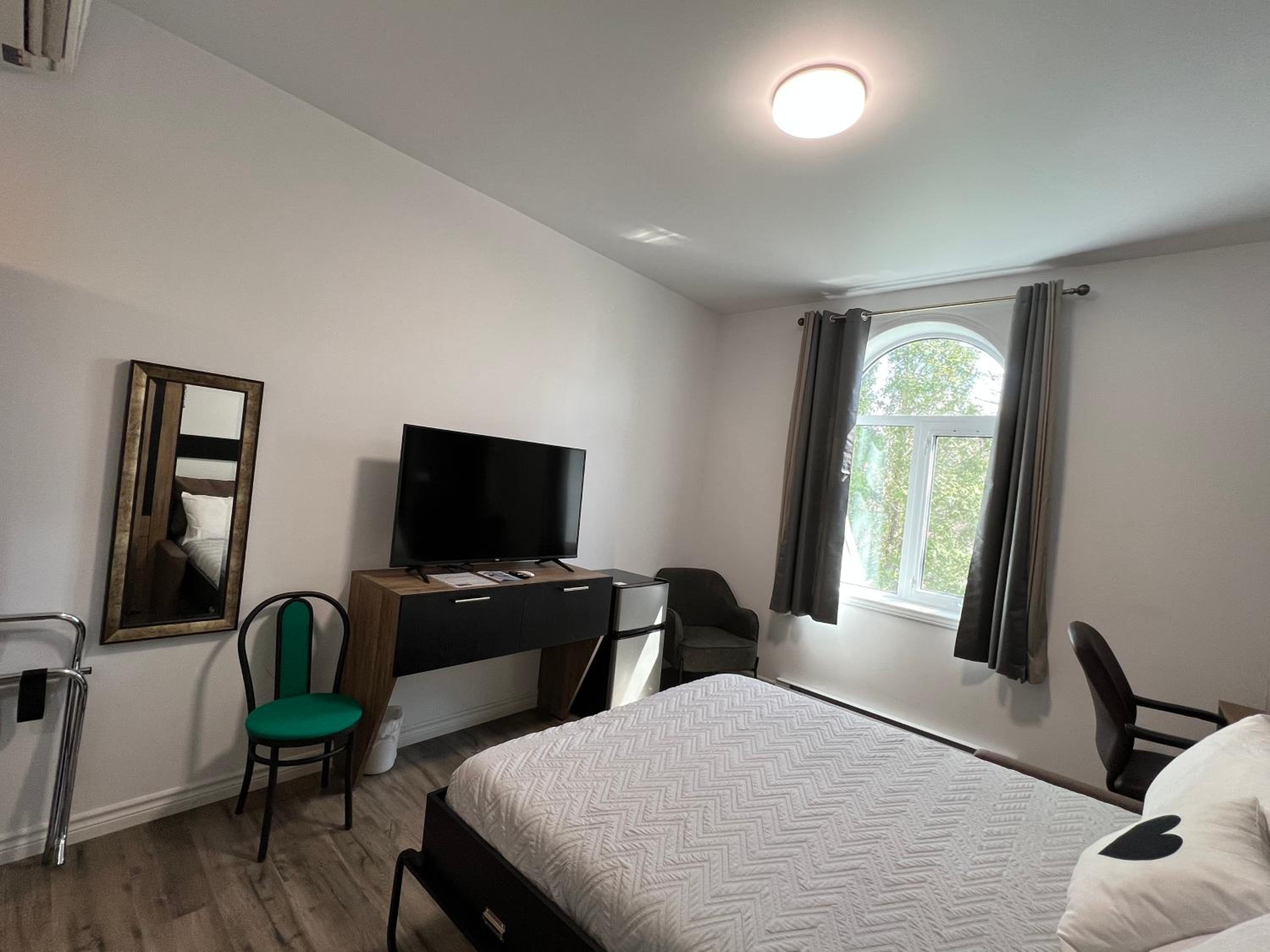 Queen Room - Photo 5