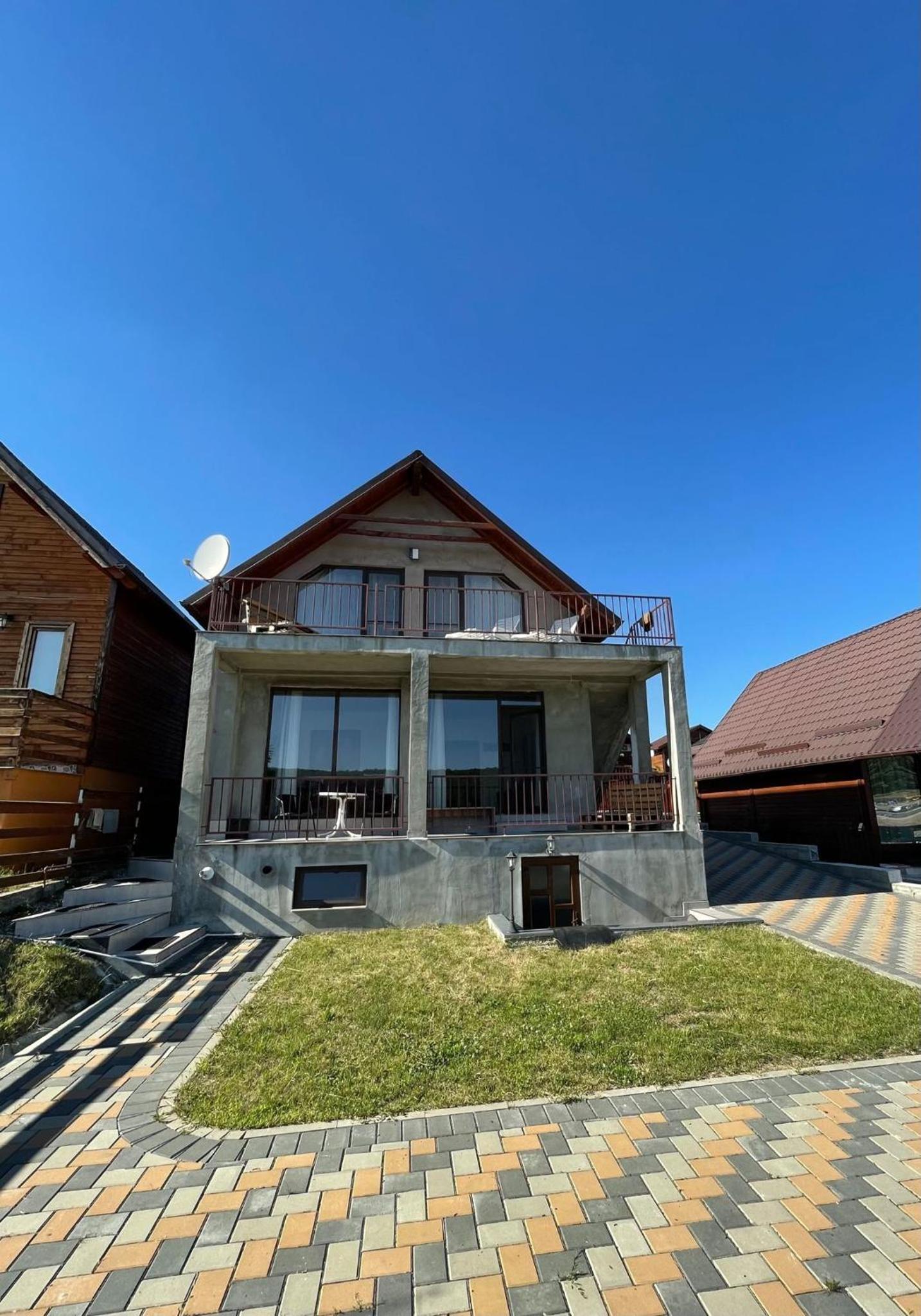 Three-Bedroom House photo 2