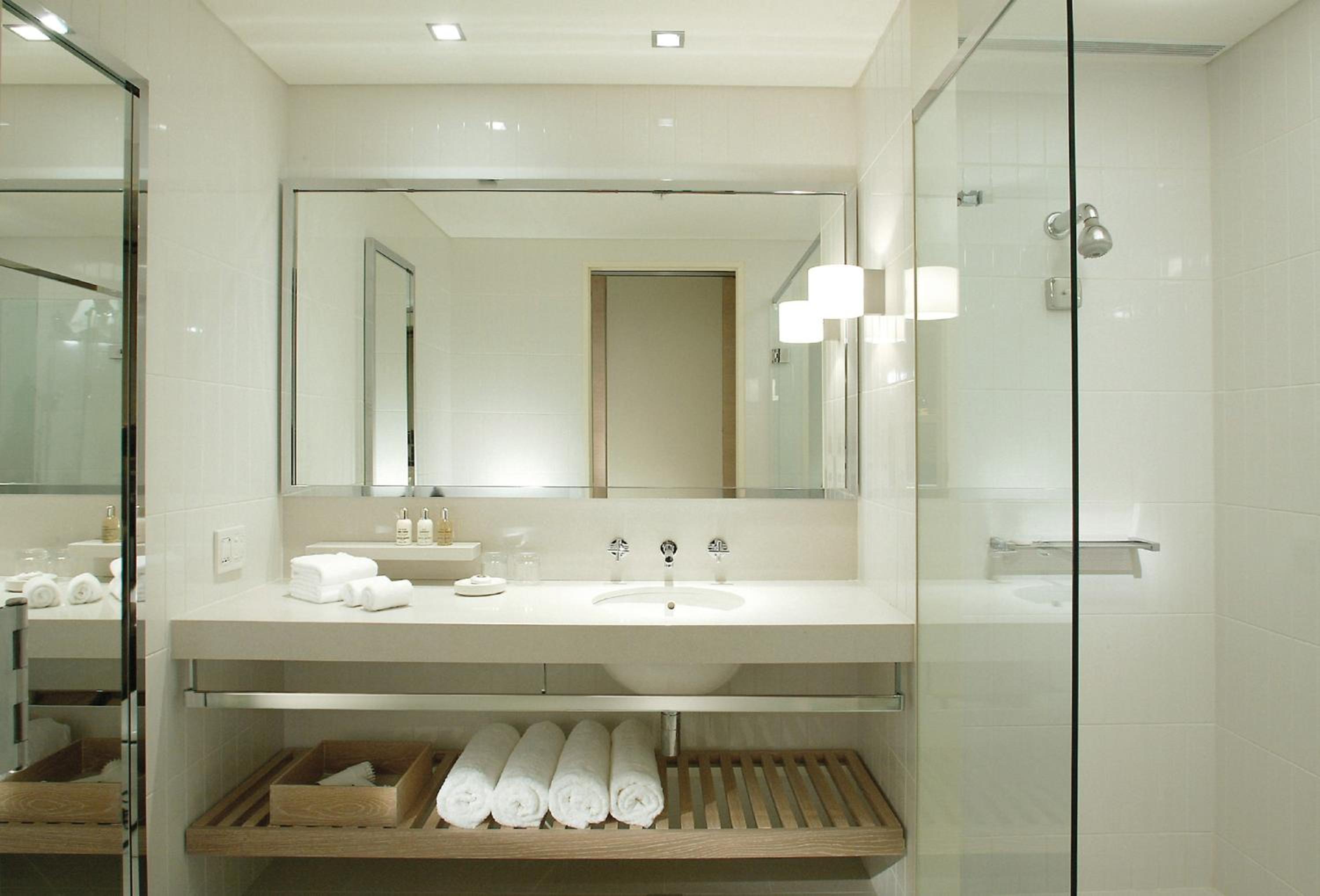 Standard King Room - Photo 3