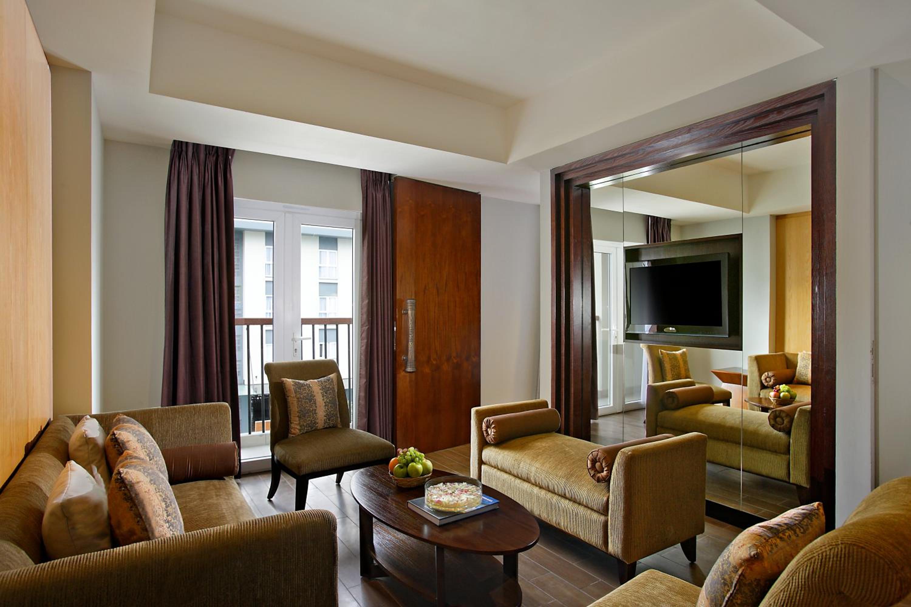 Suite - Photo 6