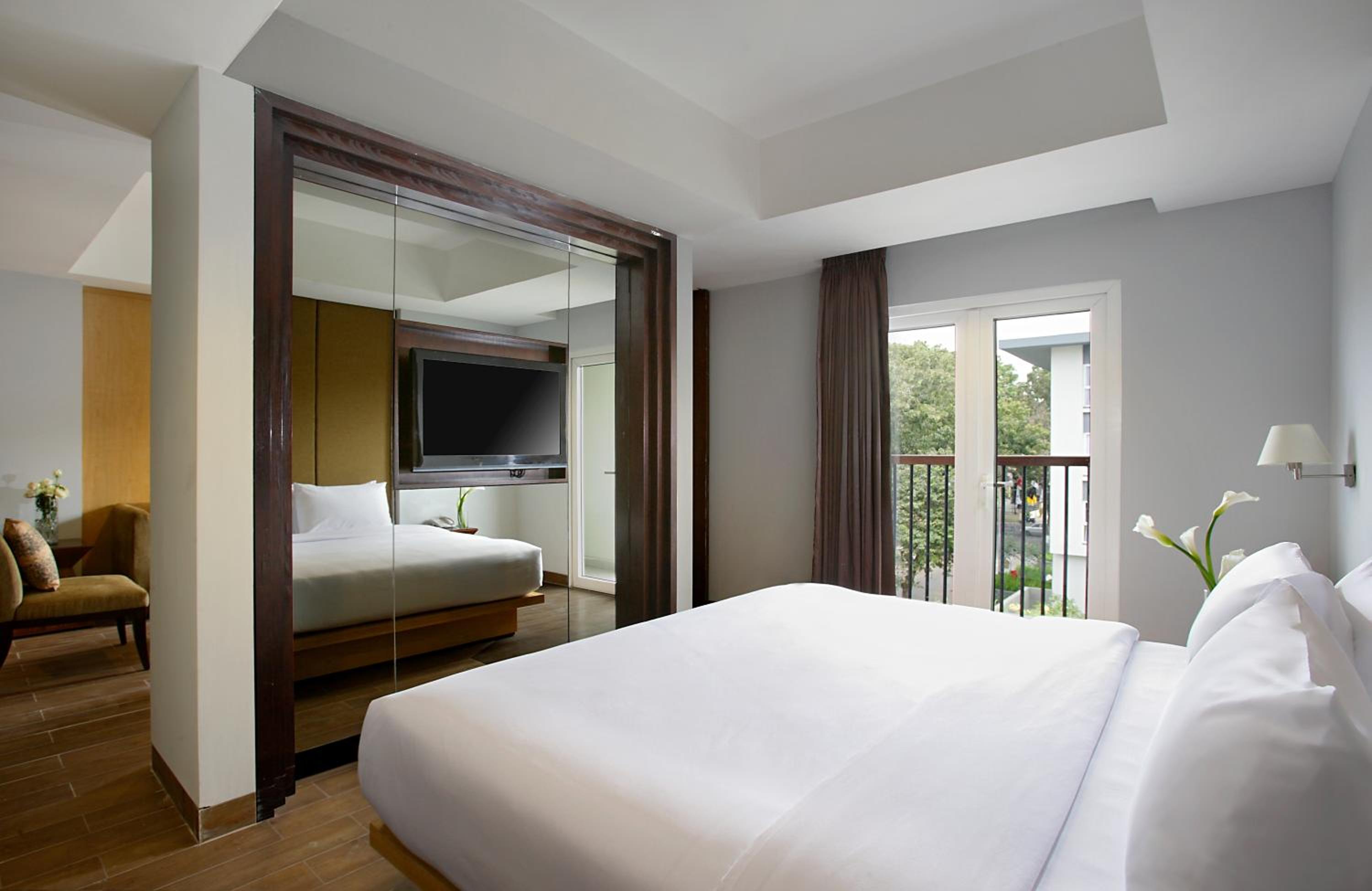 Suite - Photo 5
