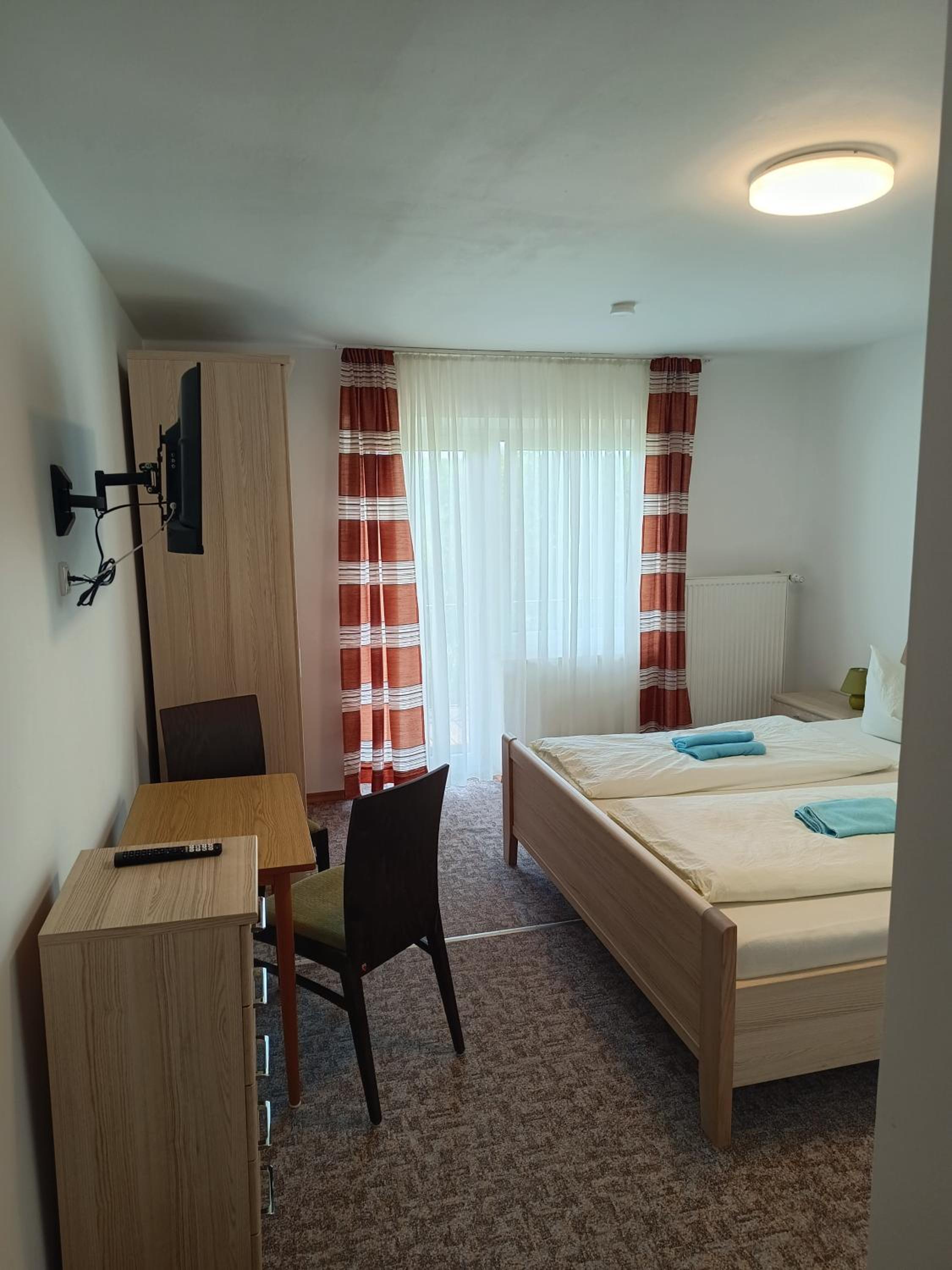 Double Room with Private Bathroom - Photo 1