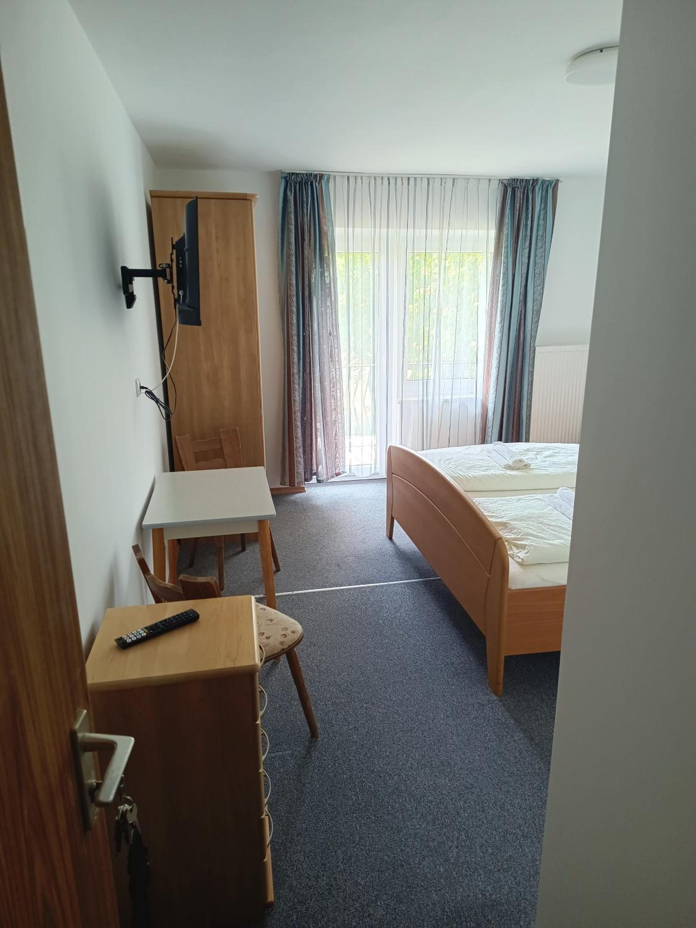 Double Room with Private Bathroom - Photo 12