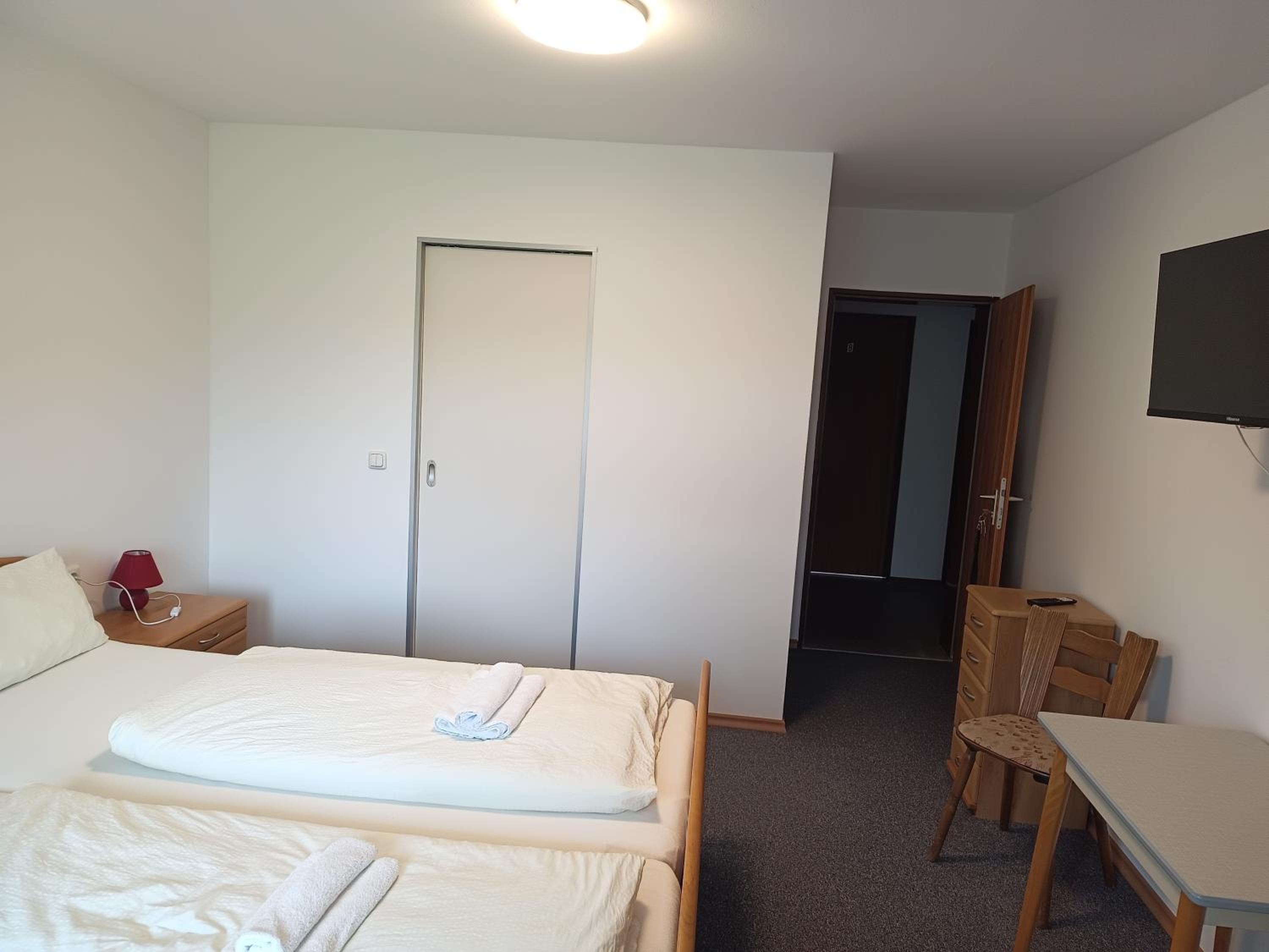 Double Room with Private Bathroom - Photo 13