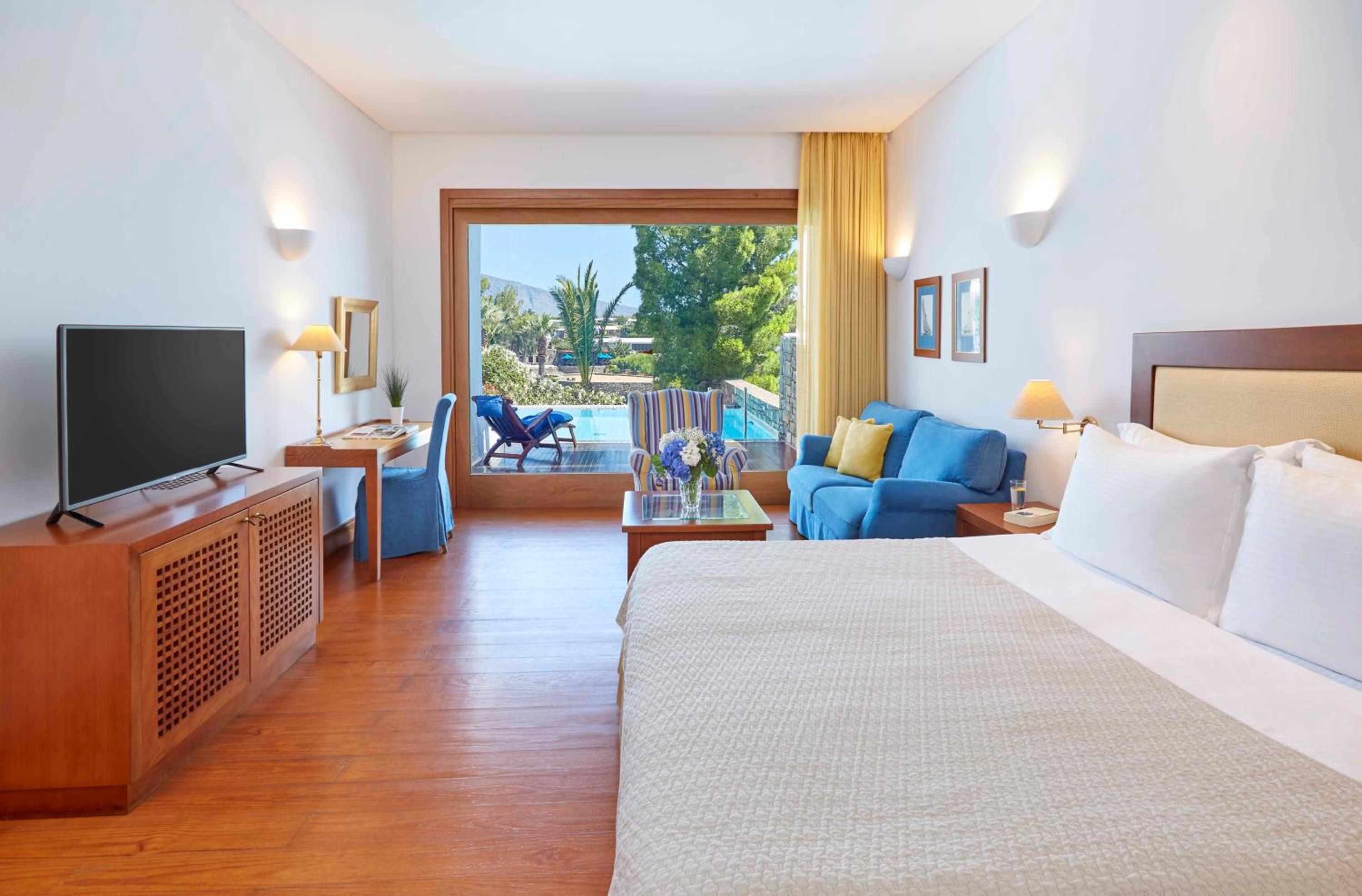 Luxury Suite Front Sea View with Shared Pool - Photo 1