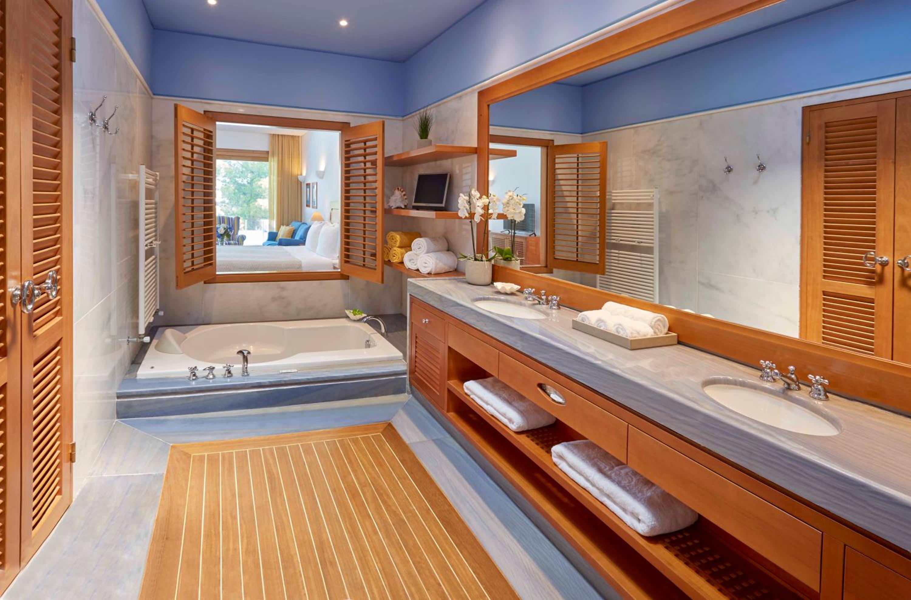 Luxury Suite Front Sea View with Shared Pool - Photo 2