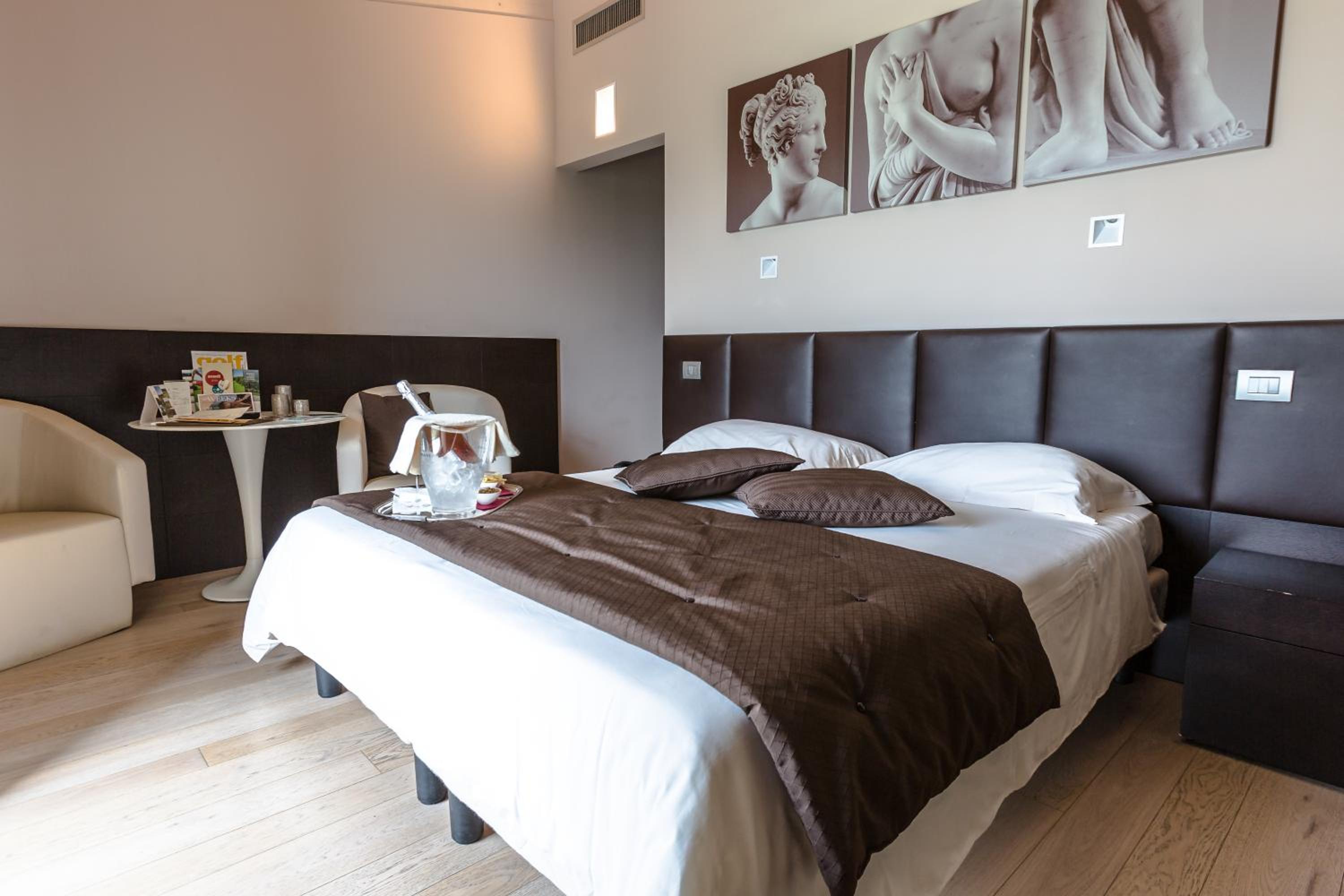 Deluxe Double Room photo 2
