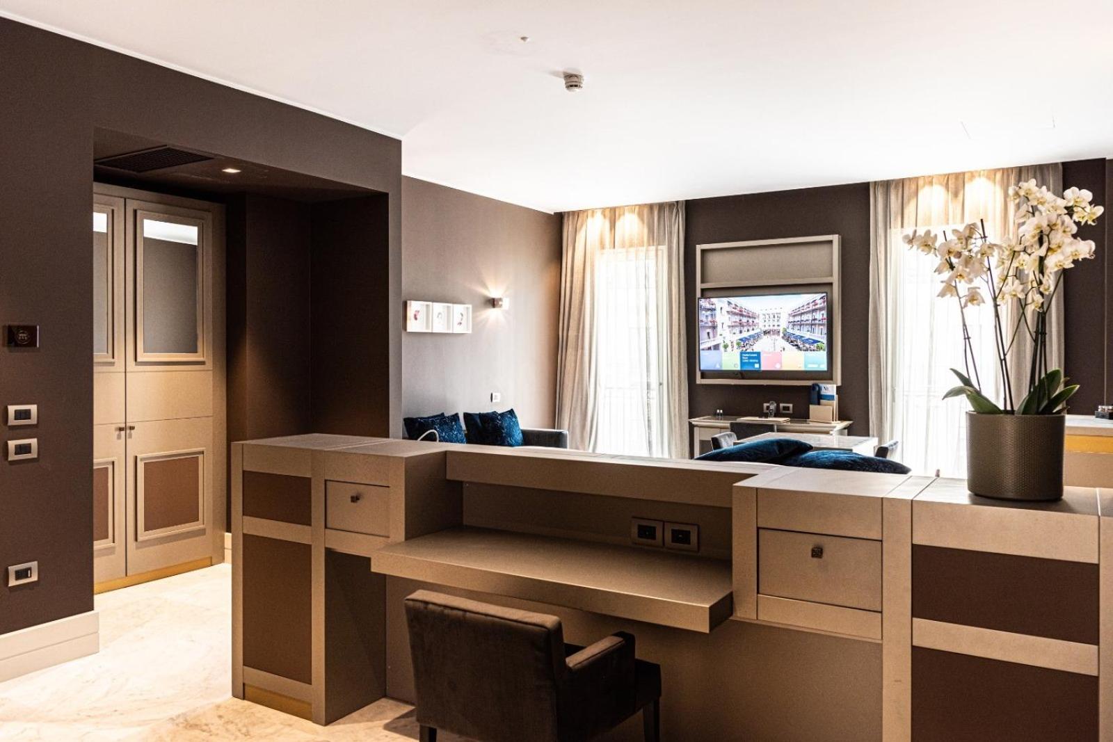Executive Suite - Photo 2
