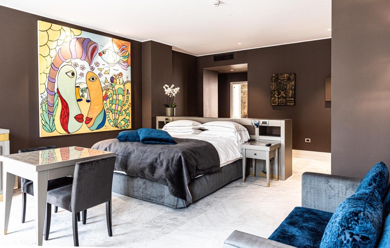 Executive Suite - Photo 1
