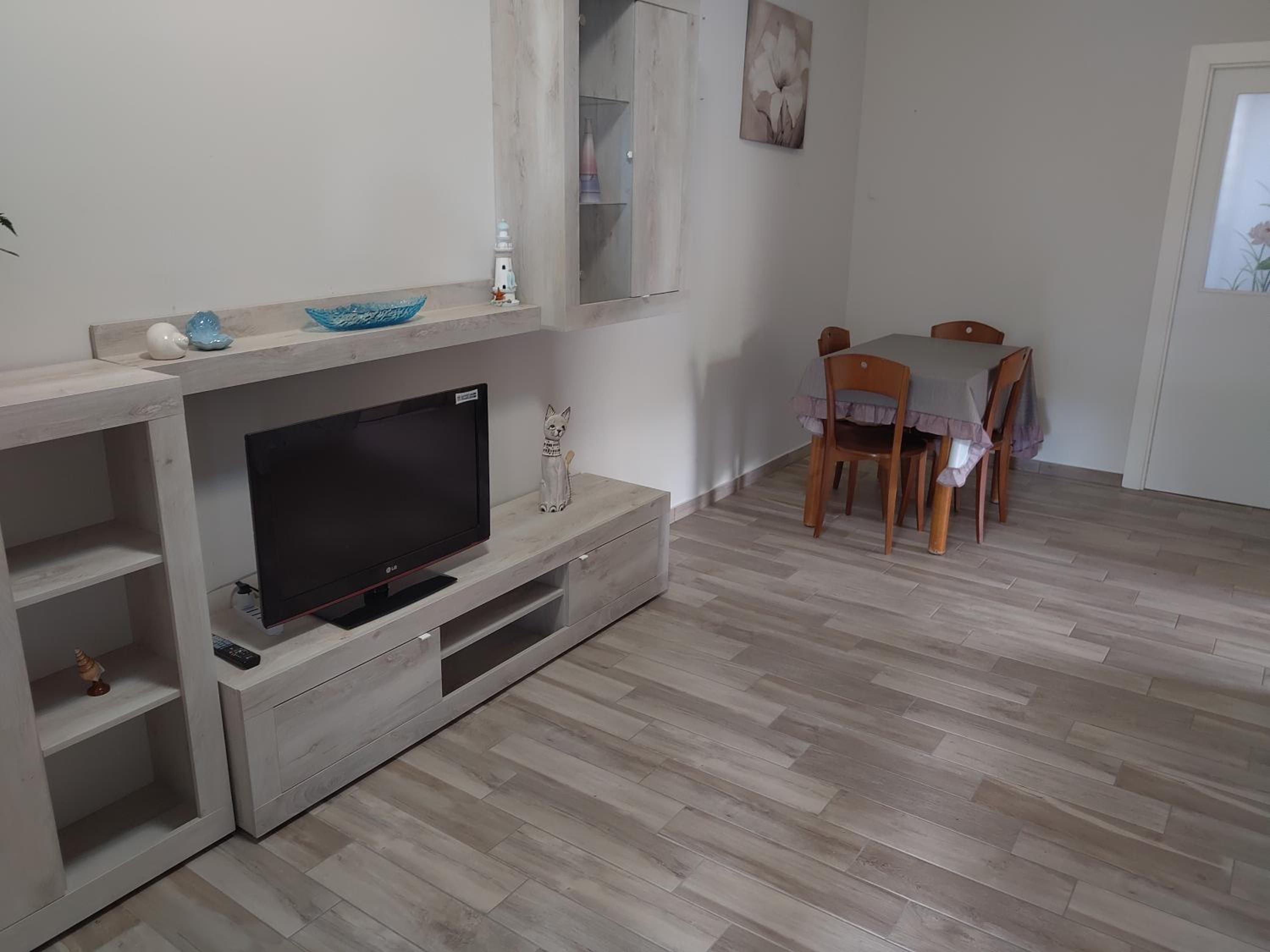 Three-Bedroom House photo 3