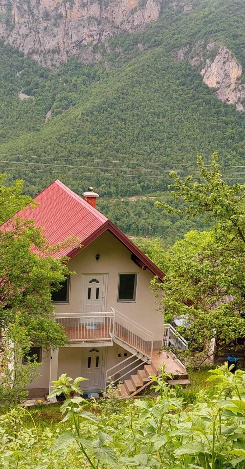Four-Bedroom House photo 2