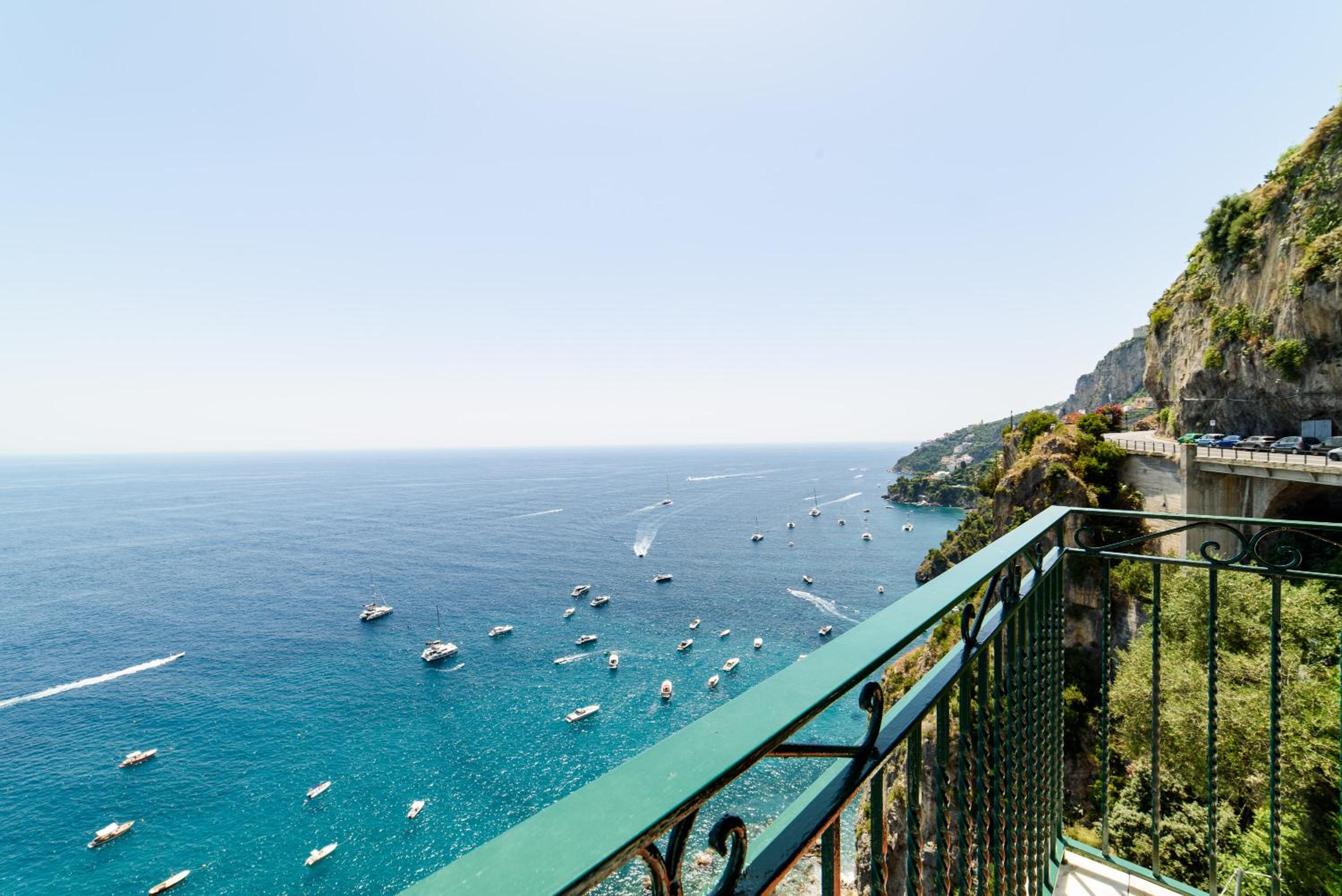 Deluxe Double Room with Balcony and Sea View - Photo 31