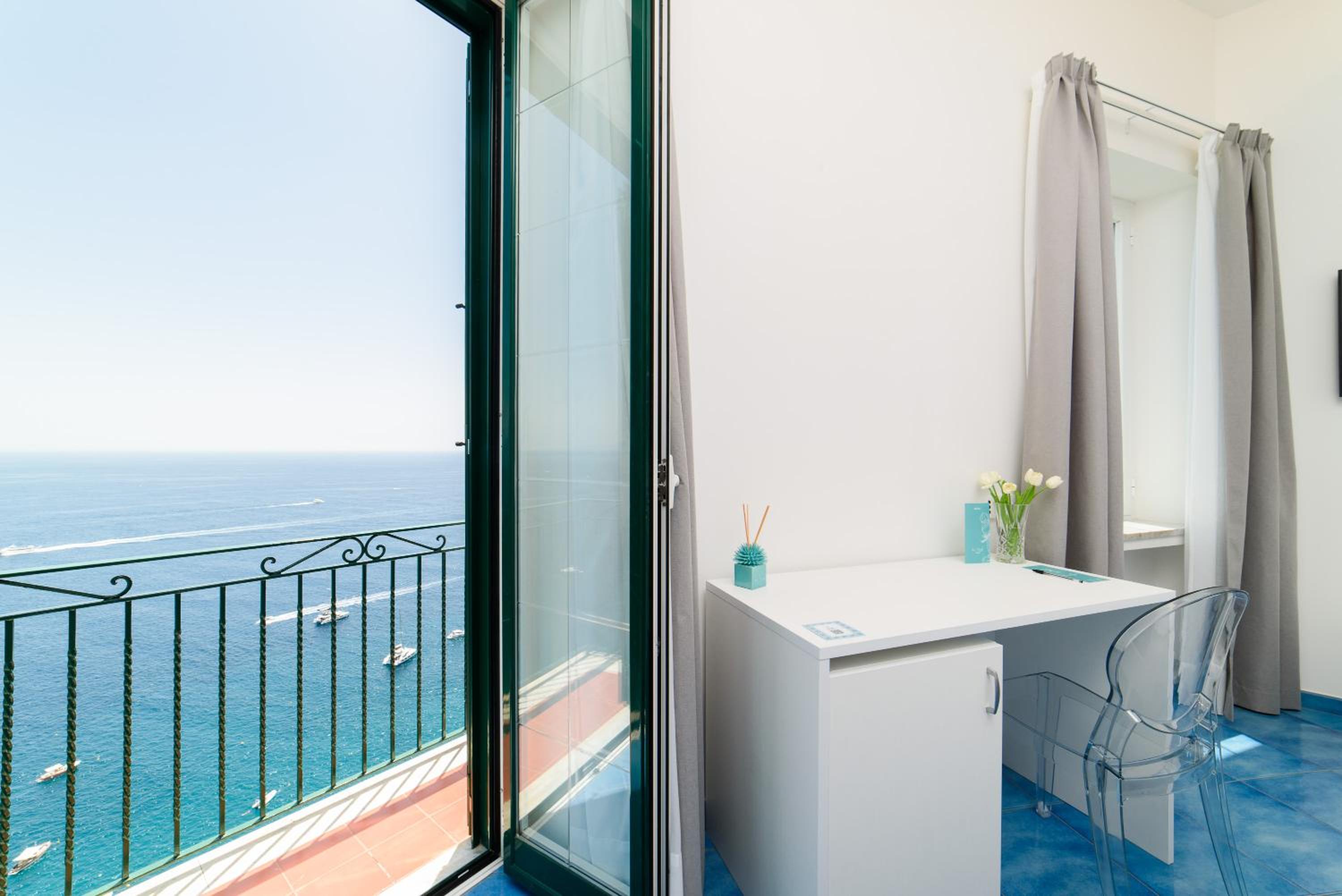 Deluxe Double Room with Balcony and Sea View - Photo 28
