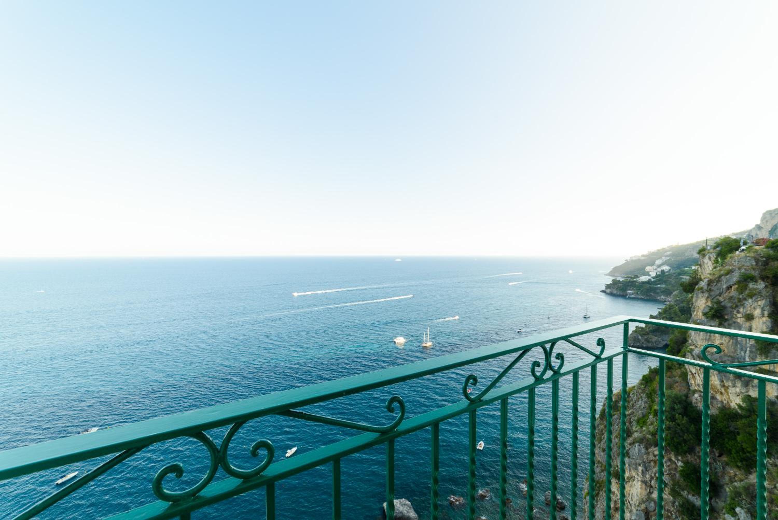 Deluxe Double Room with Balcony and Sea View - Photo 17