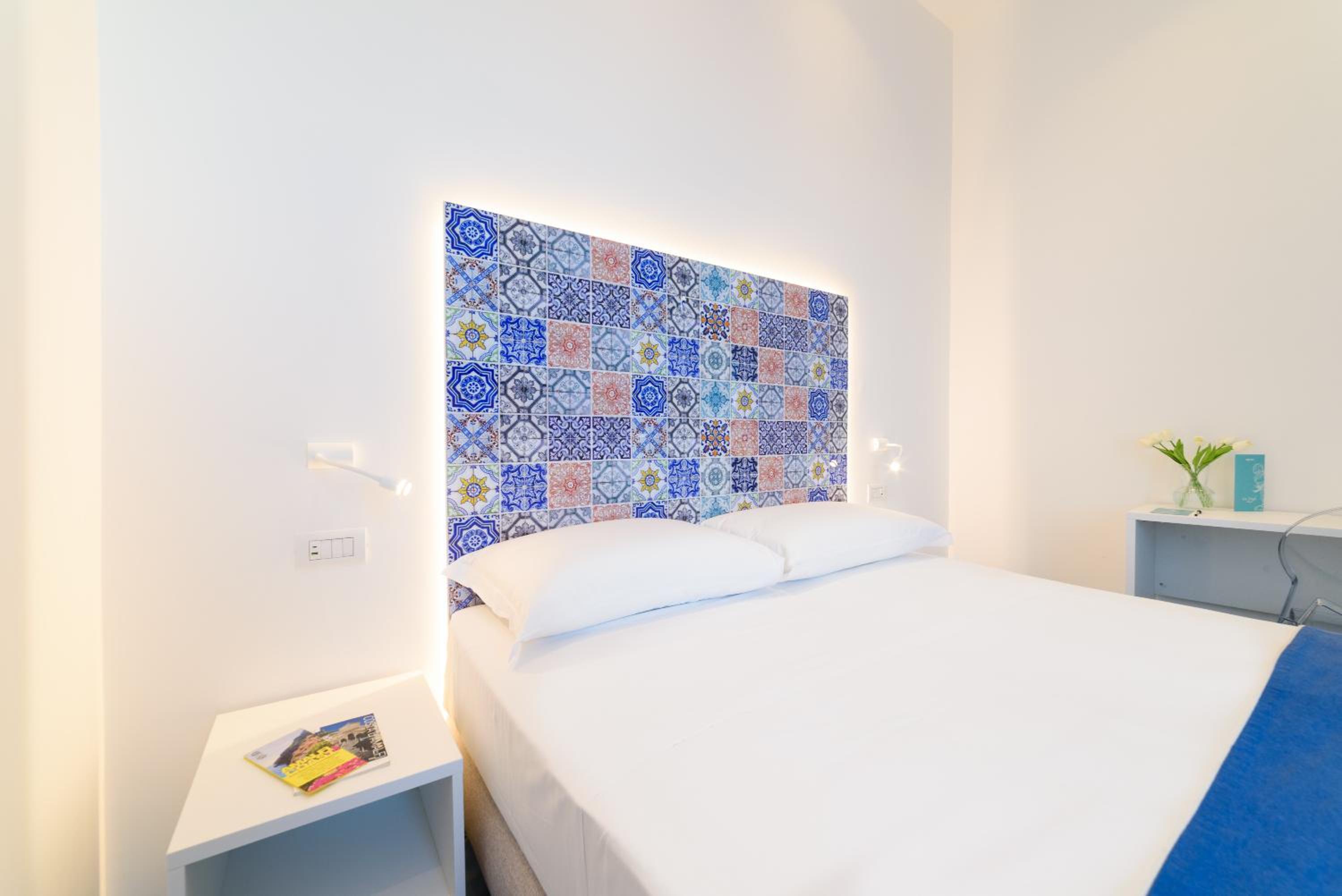 Deluxe Double Room with Balcony and Sea View - Photo 10