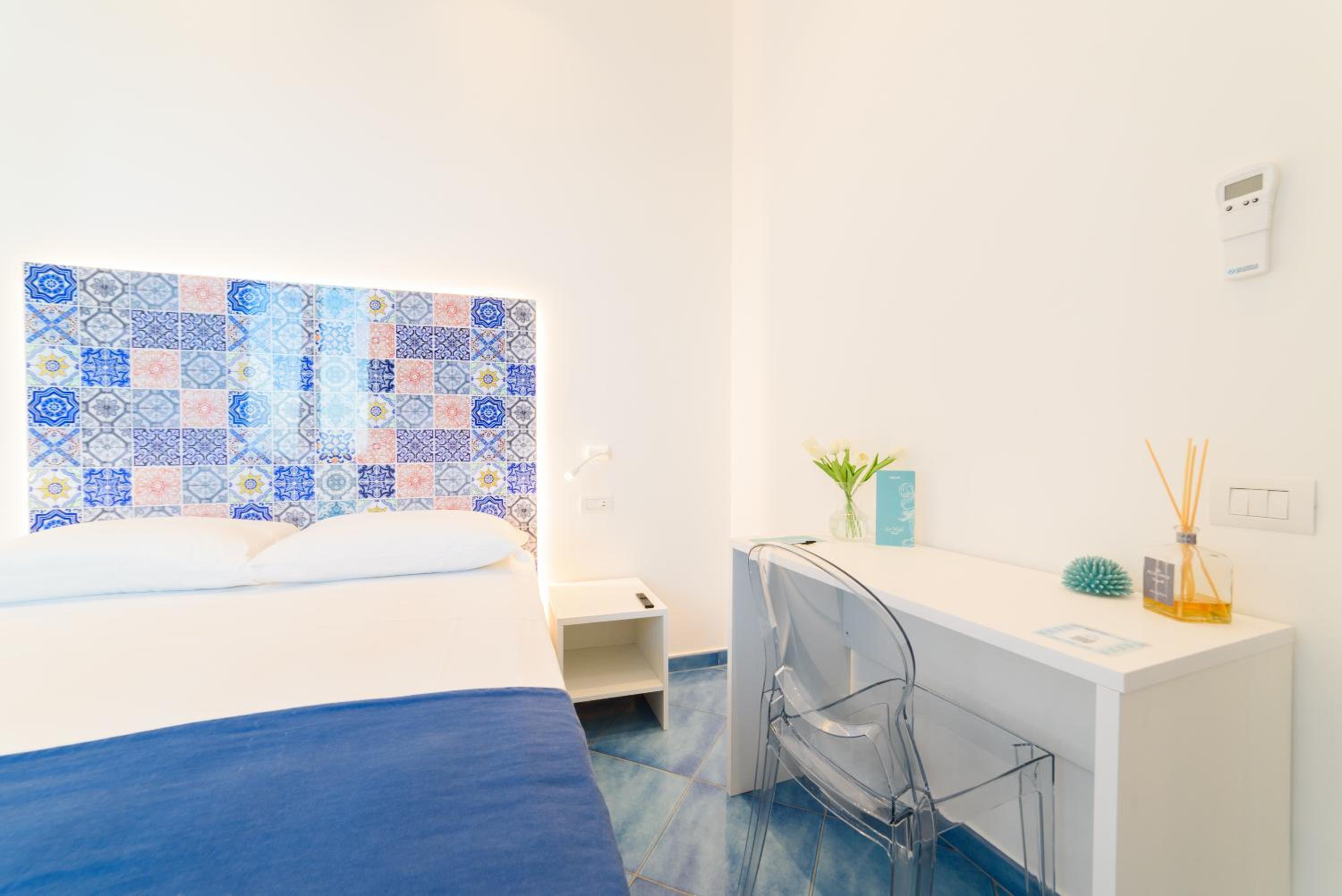 Deluxe Double Room with Balcony and Sea View - Photo 8