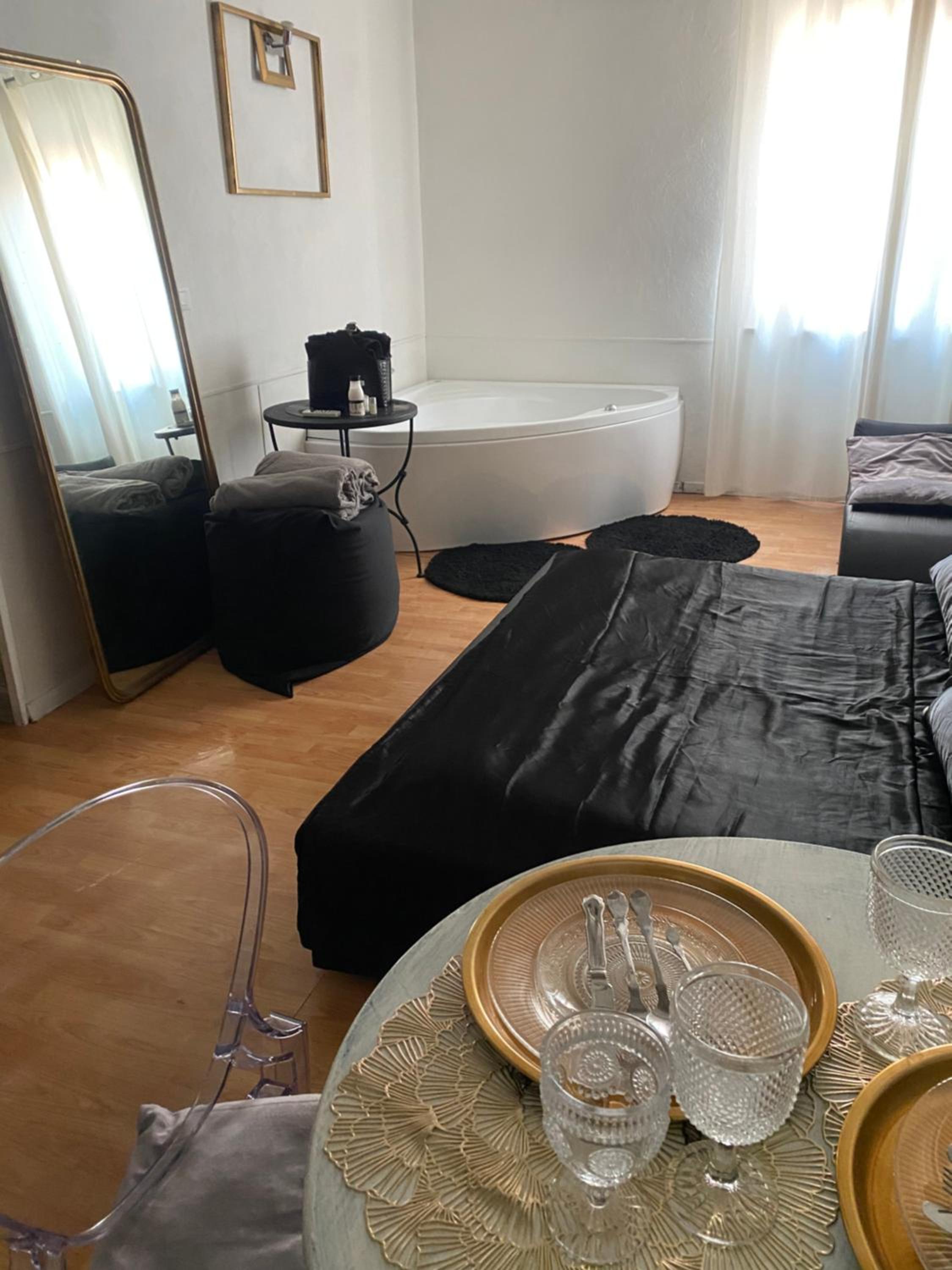 Deluxe Suite With Spa Bath photo 2