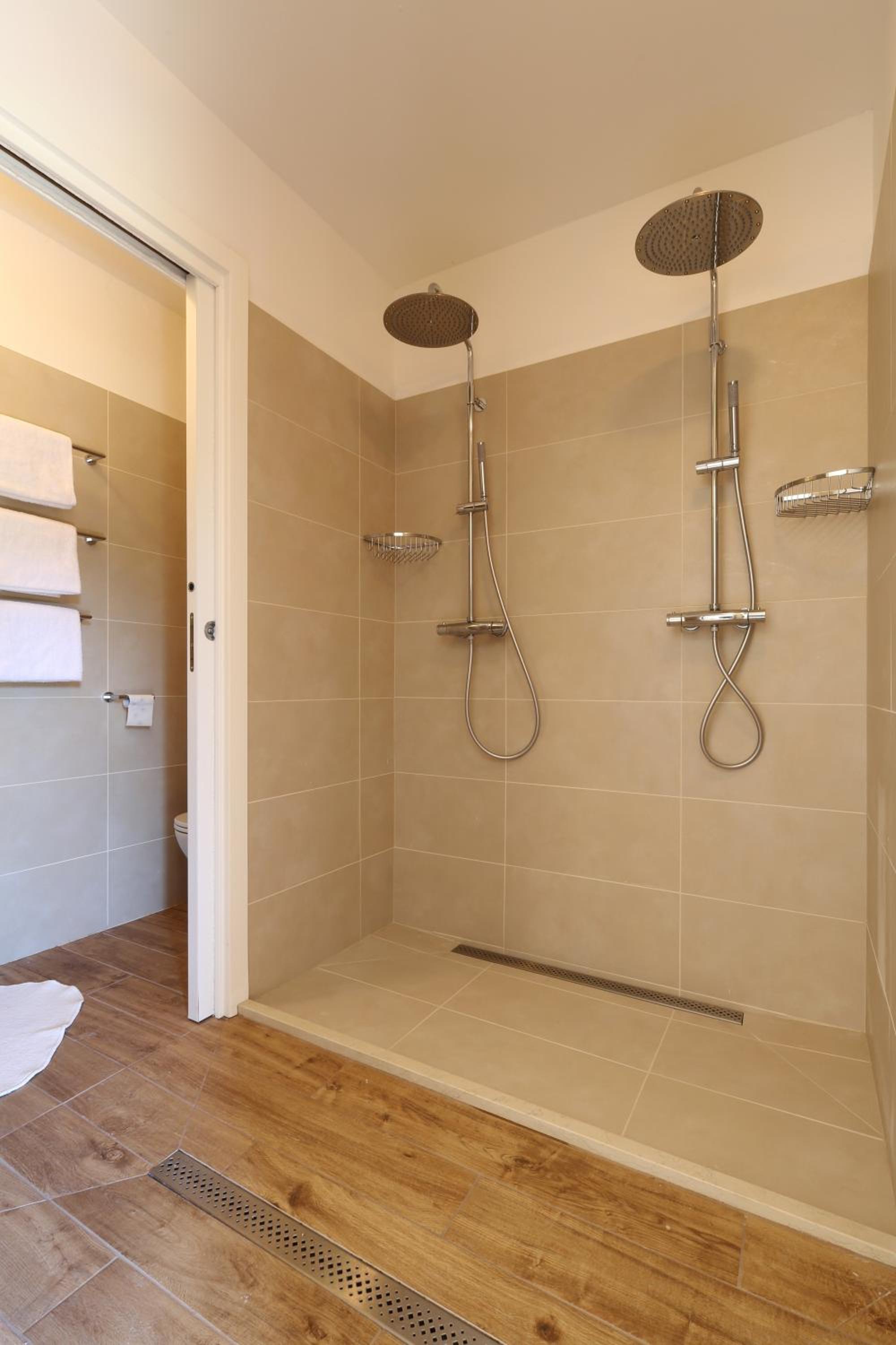Superior Quadruple Room - Photo 15