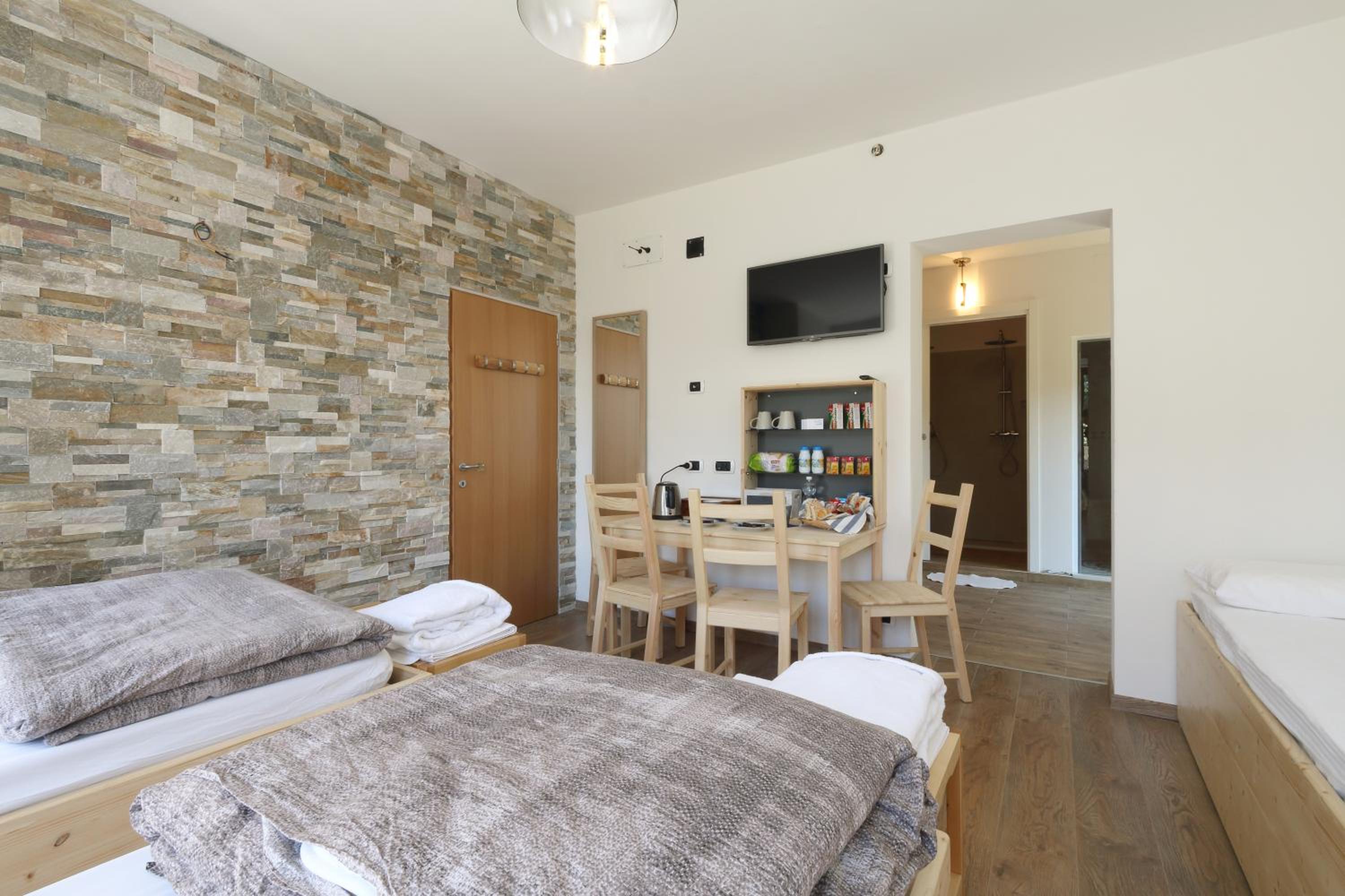 Superior Quadruple Room - Photo 17
