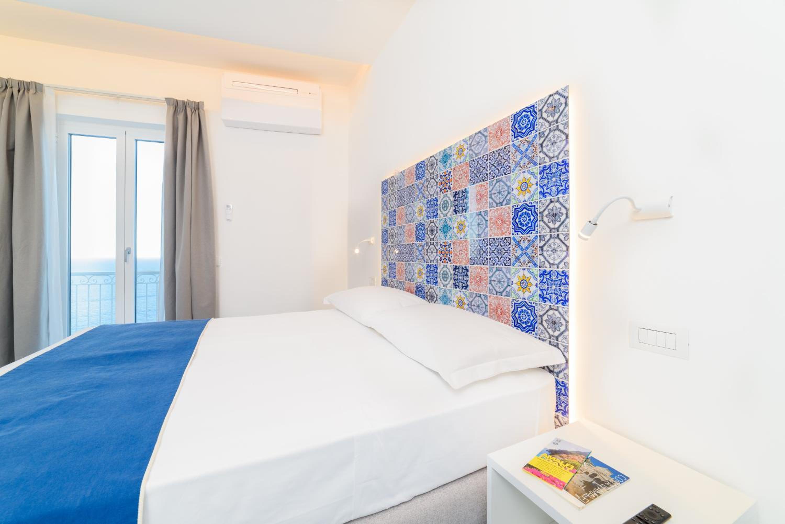 Deluxe Double Room with Balcony and Sea View - Photo 35