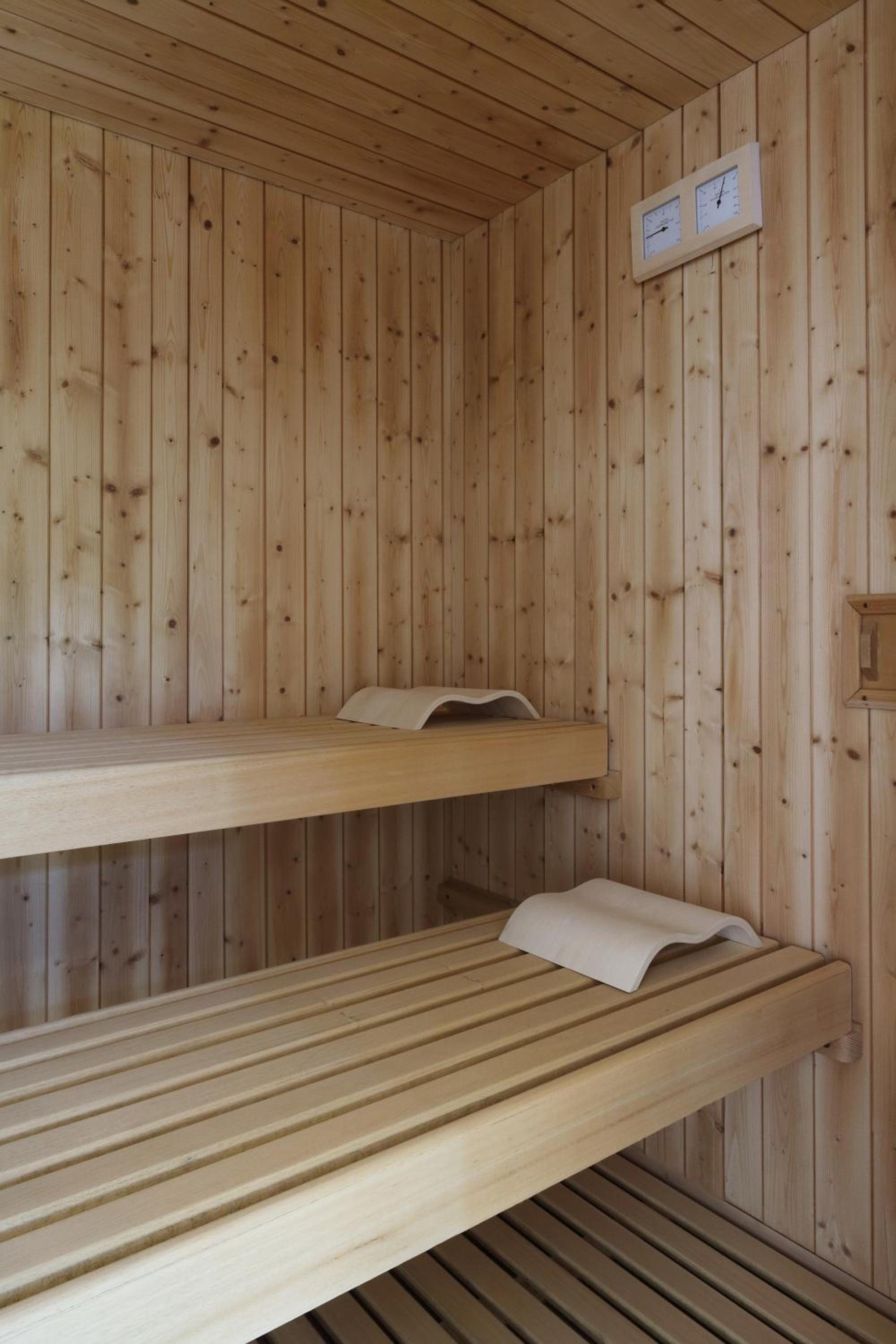 Superior Quadruple Room - Photo 10