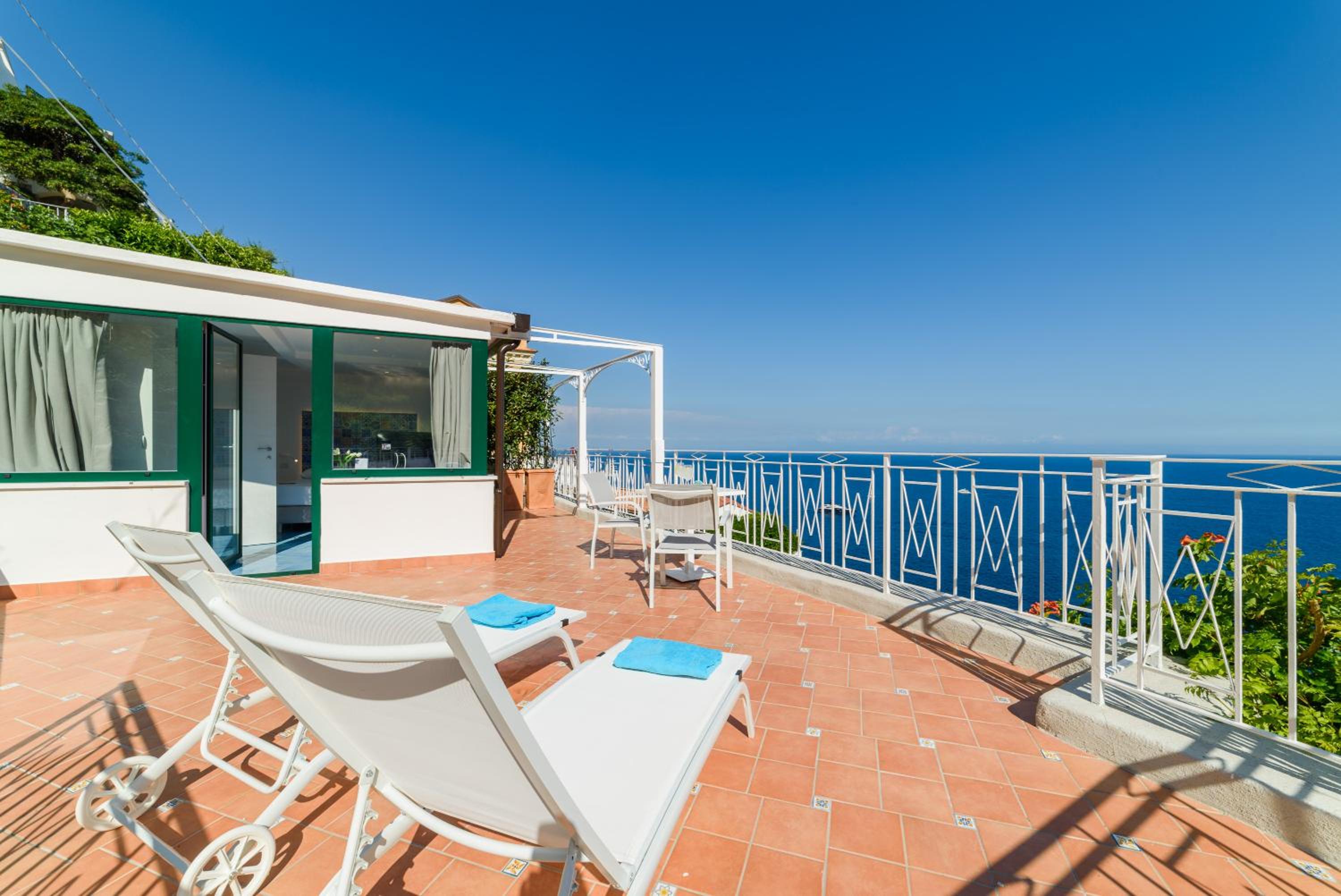 Deluxe Double Room with Balcony and Sea View - Photo 2