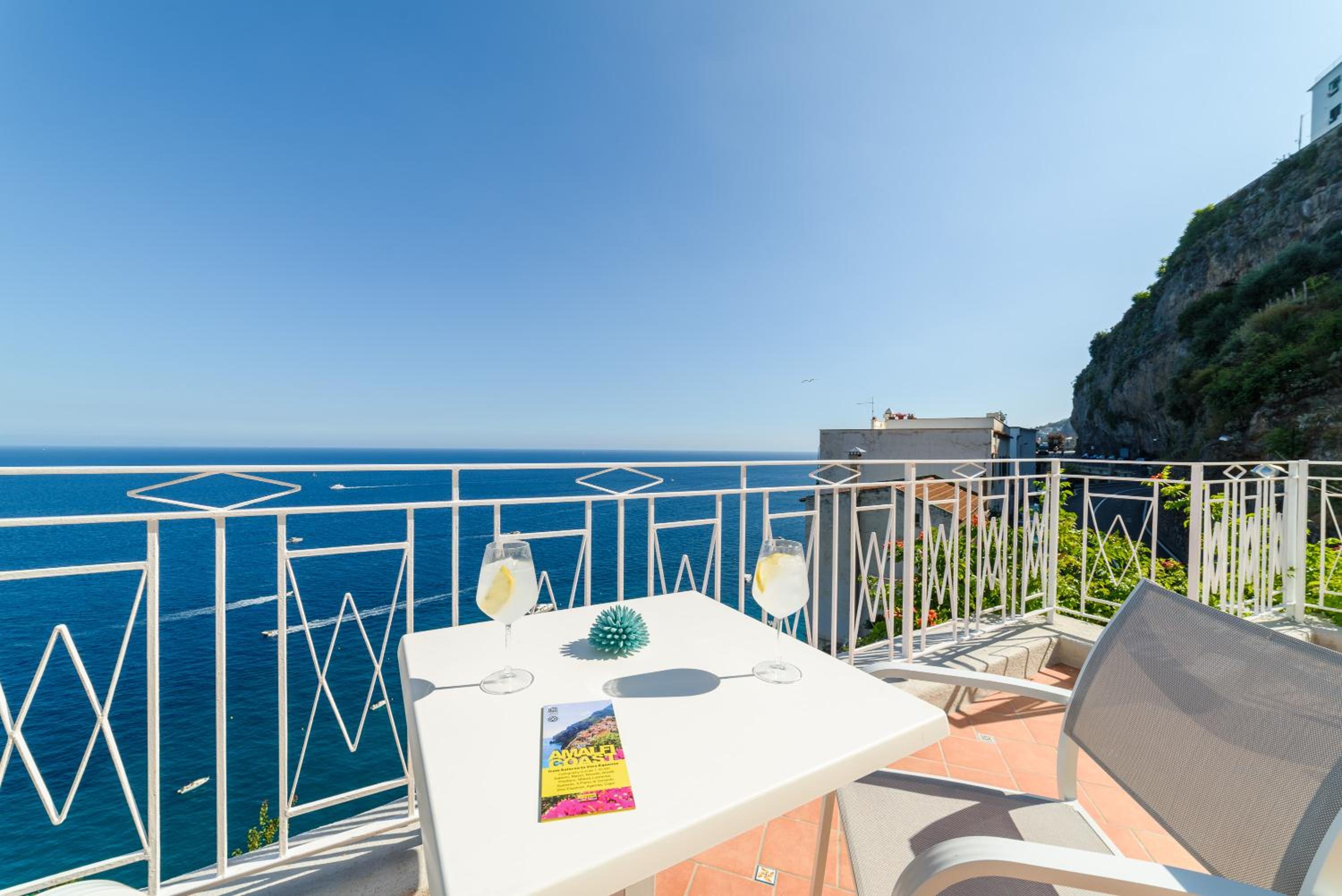 Deluxe Double Room with Balcony and Sea View - Photo 56