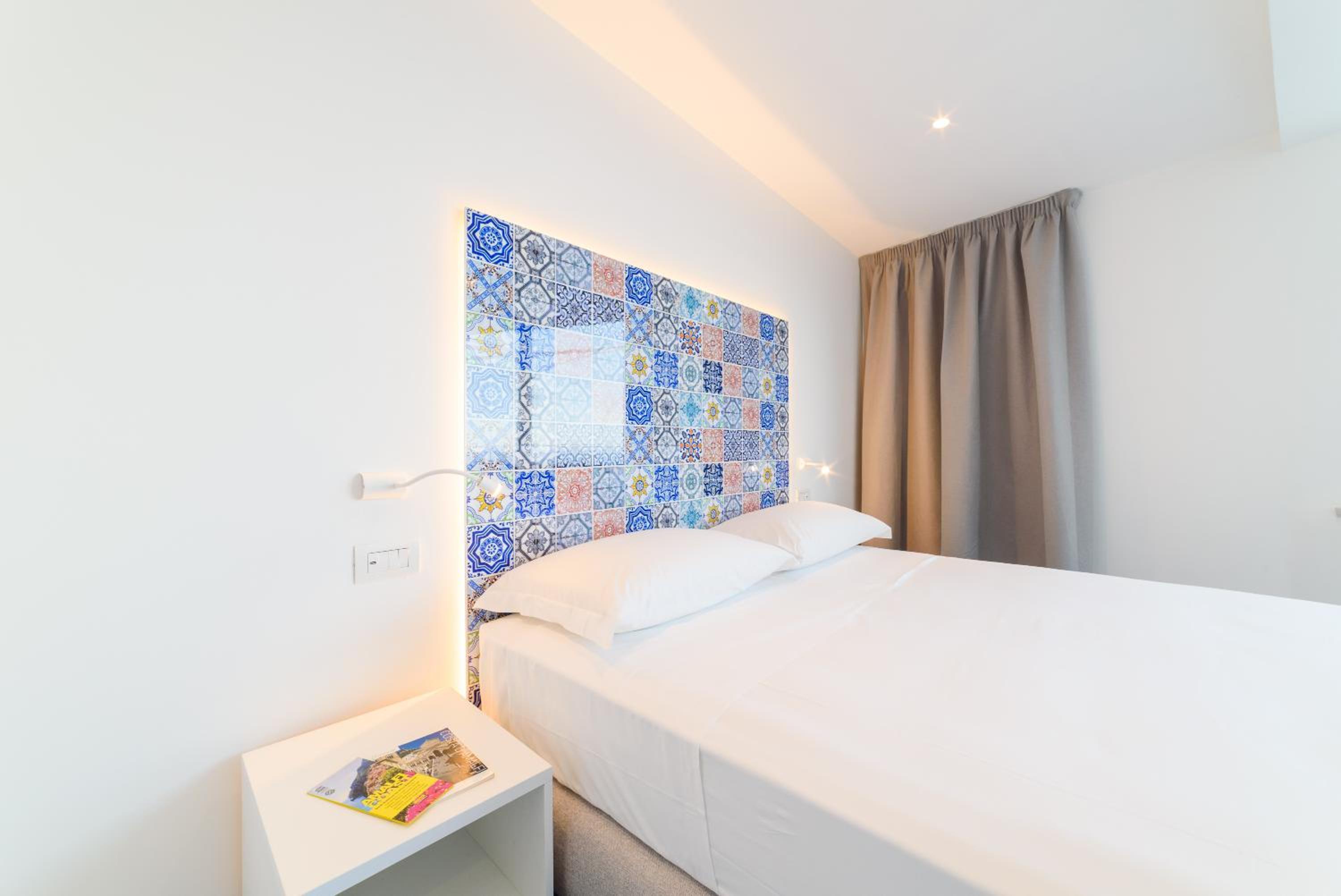 Deluxe Double Room with Balcony and Sea View - Photo 28